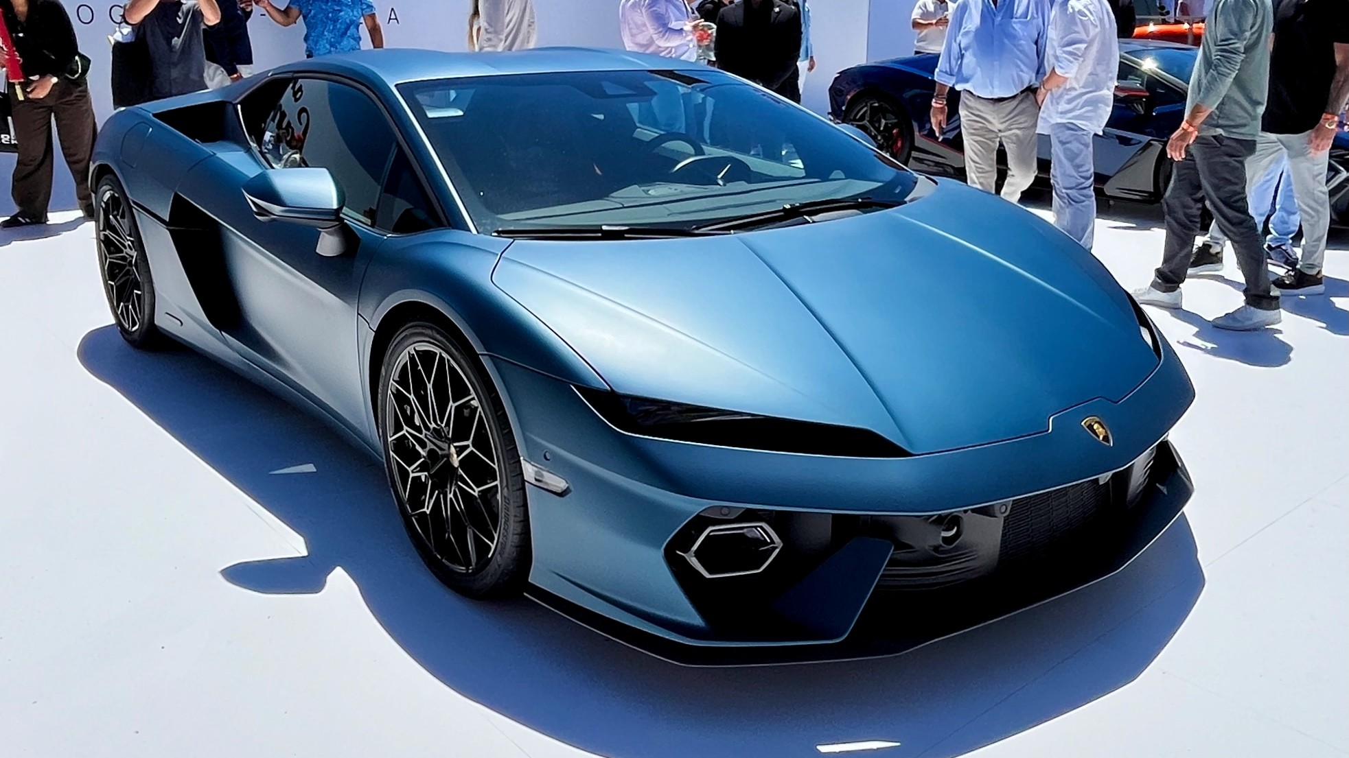2025 lamborghin temerario live 4