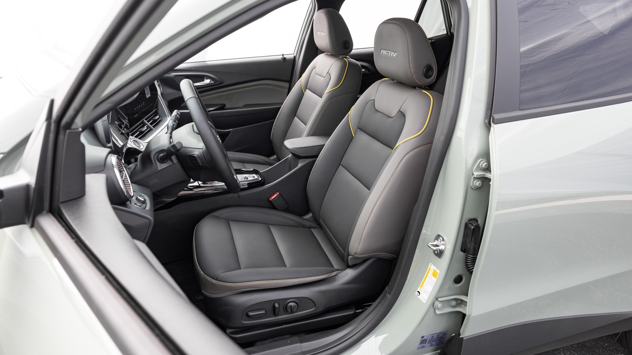 012 2024 Chevy Trax front seats