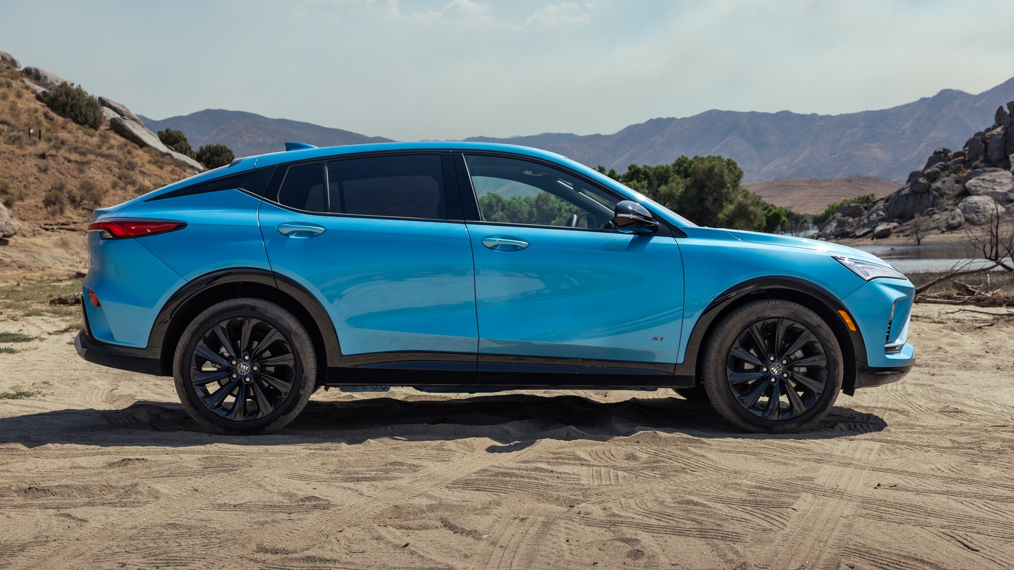 060 2024 Buick Envista side profile