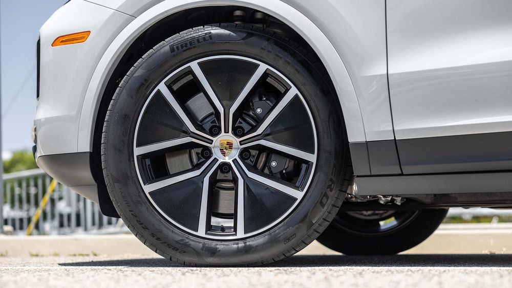 001 2024 Porsche Cayenne E hybrid