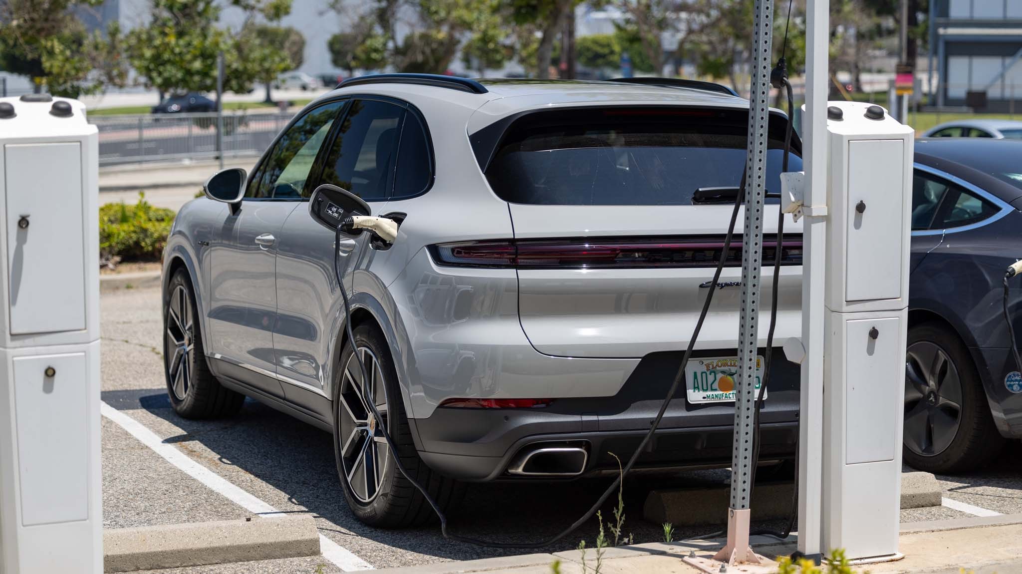 002 2024 Porsche Cayenne E hybrid