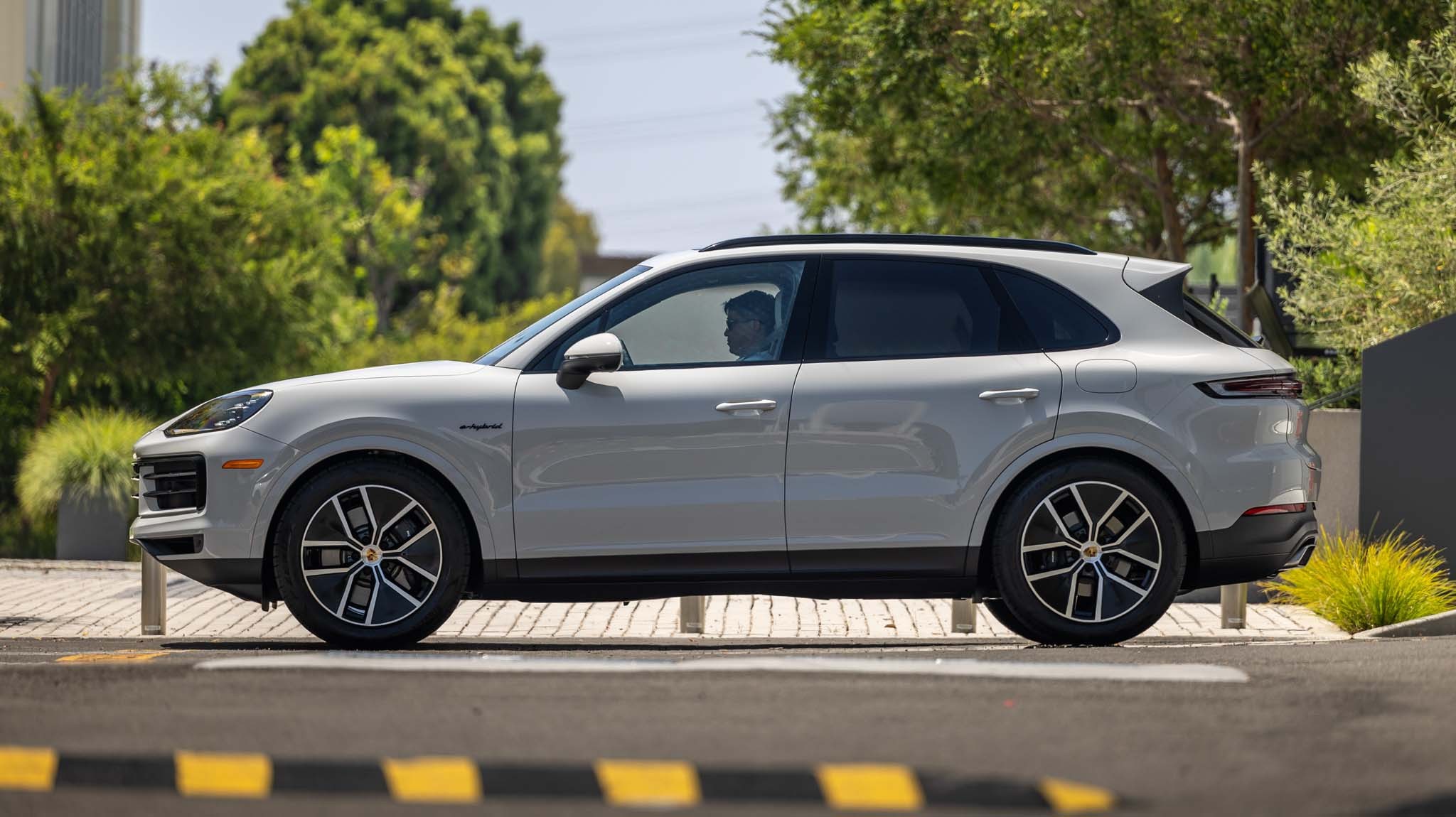 011 2024 Porsche Cayenne E hybrid