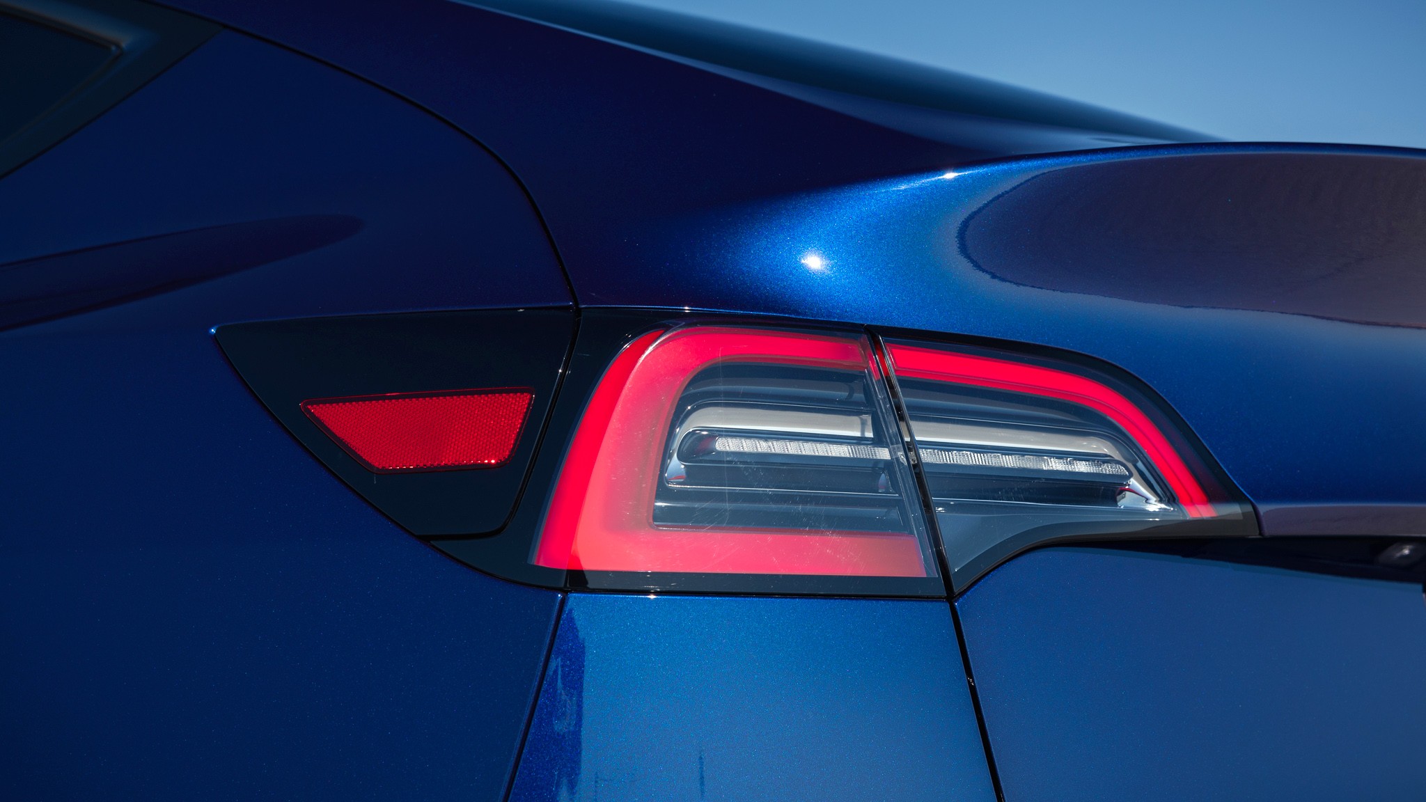 19 2024 Tesla Model Y taillight