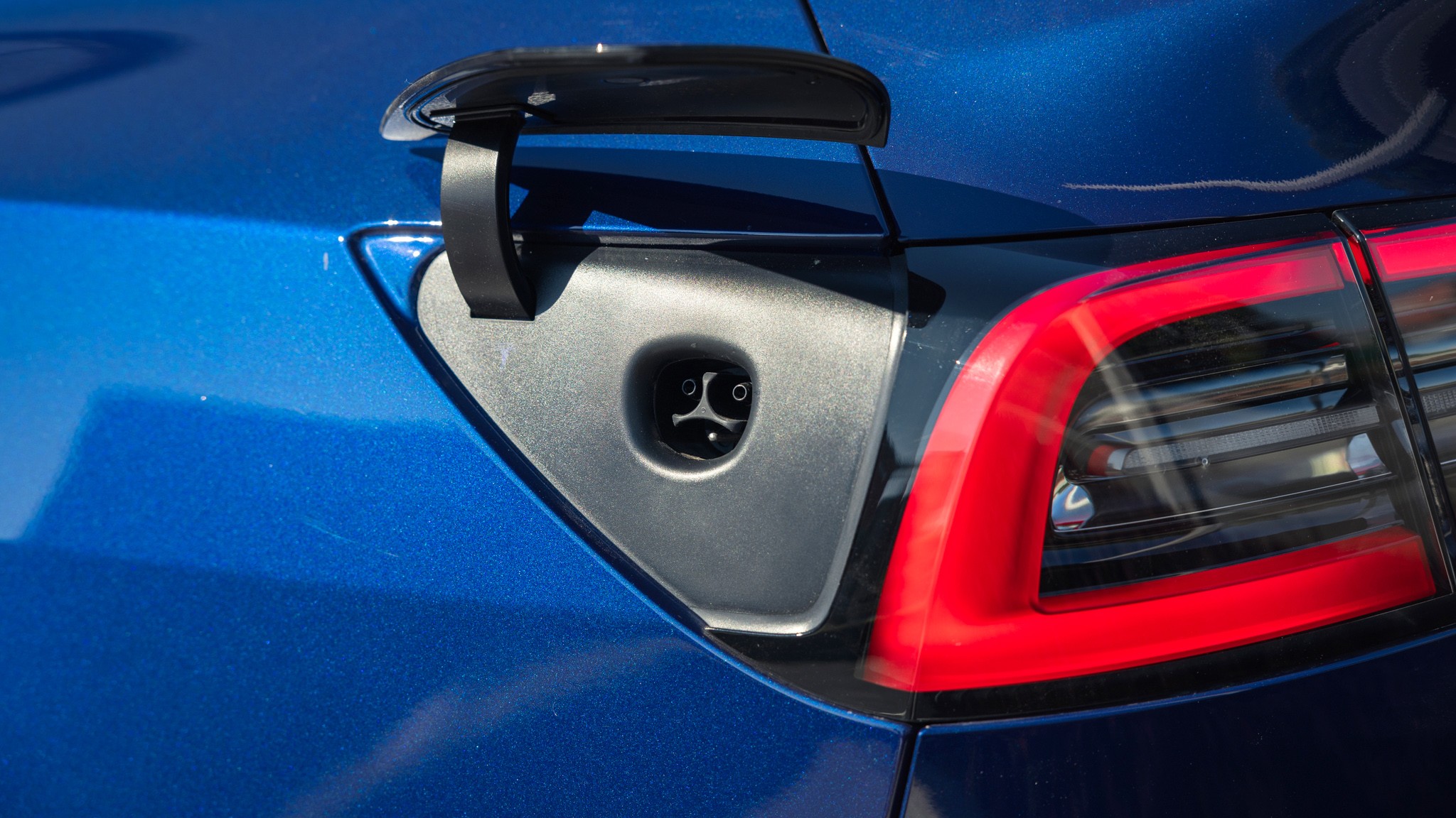 28 2024 Tesla Model Y plugin