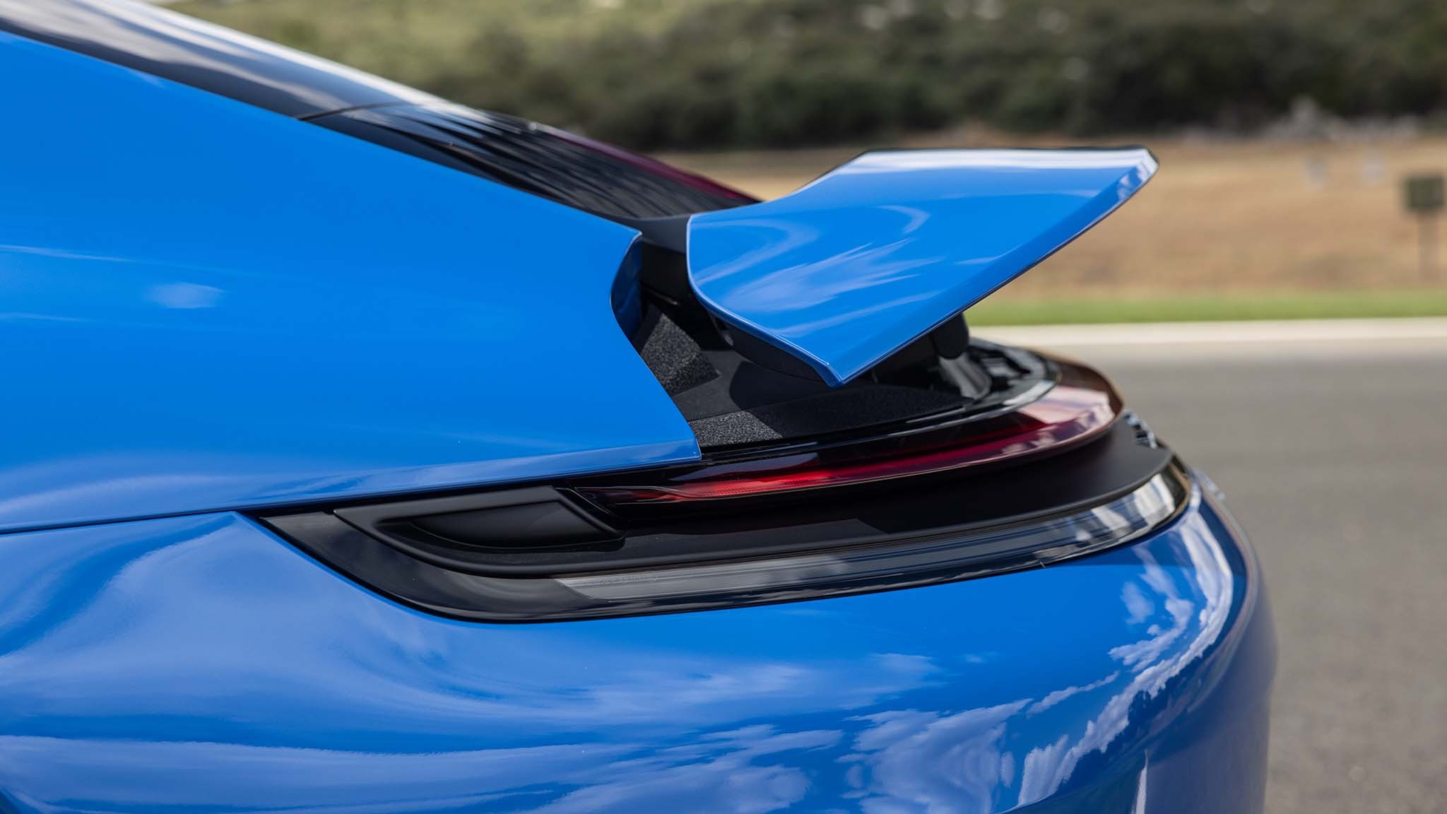 007 2025 porsche 911 carrera gts hybrid