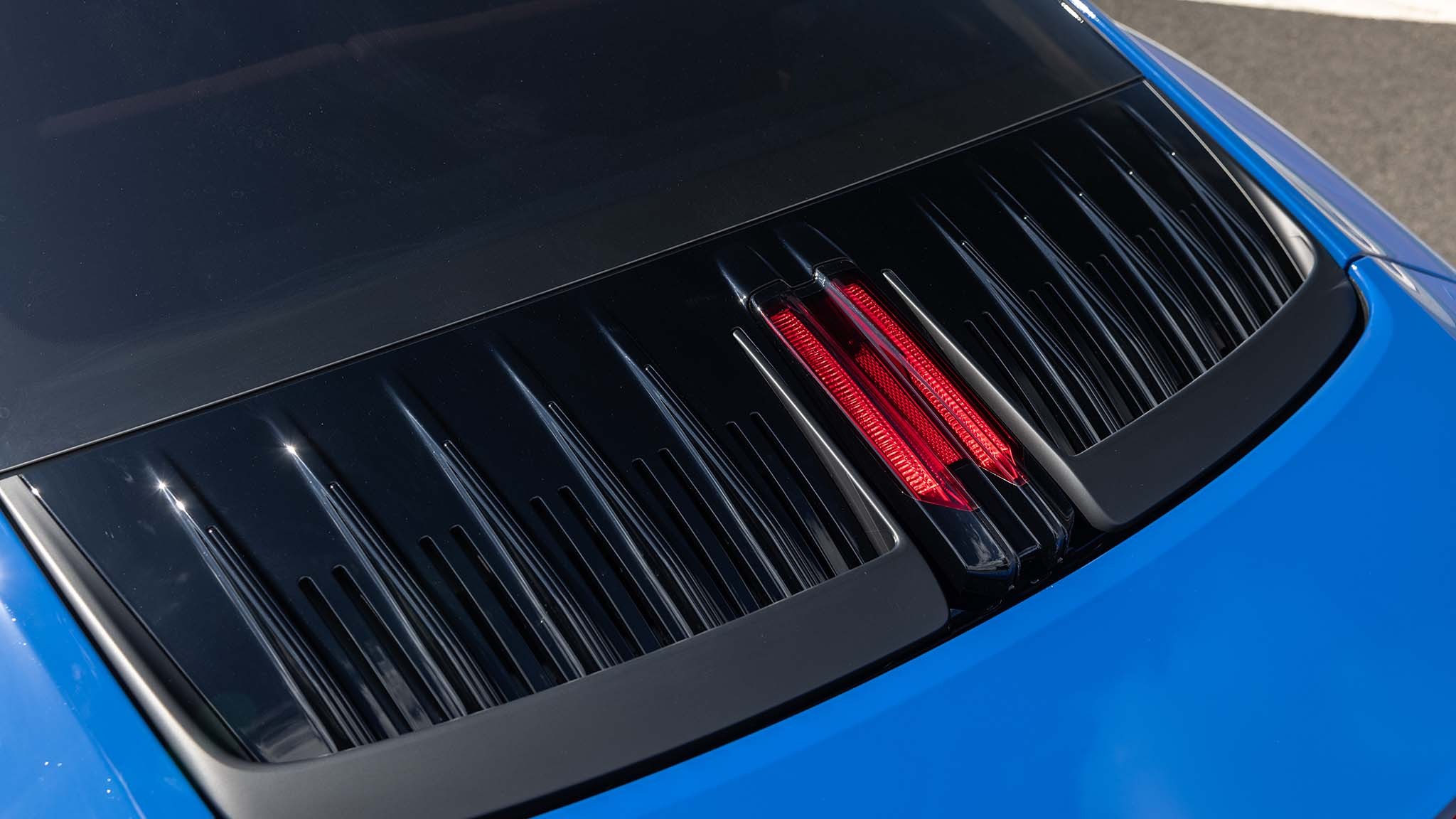 015 2025 porsche 911 carrera gts hybrid