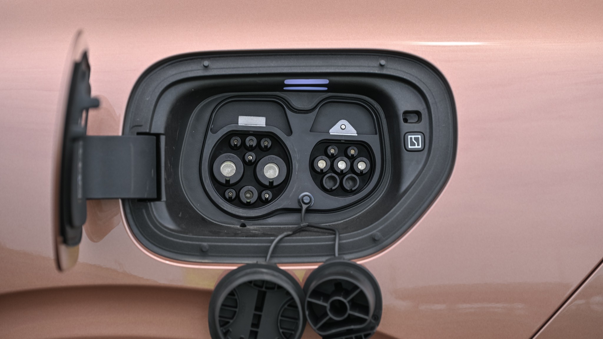 8 2024 Zeekr 007 charging port