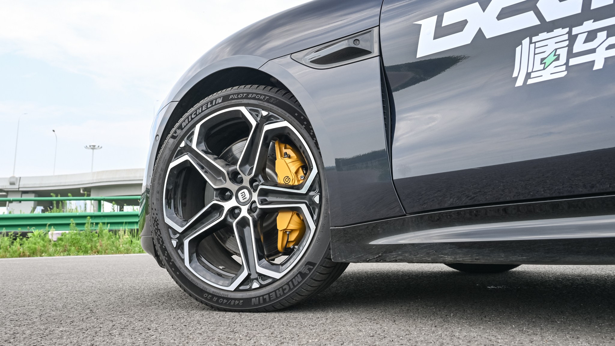 1 2024 Xiaomi SU7 wheel