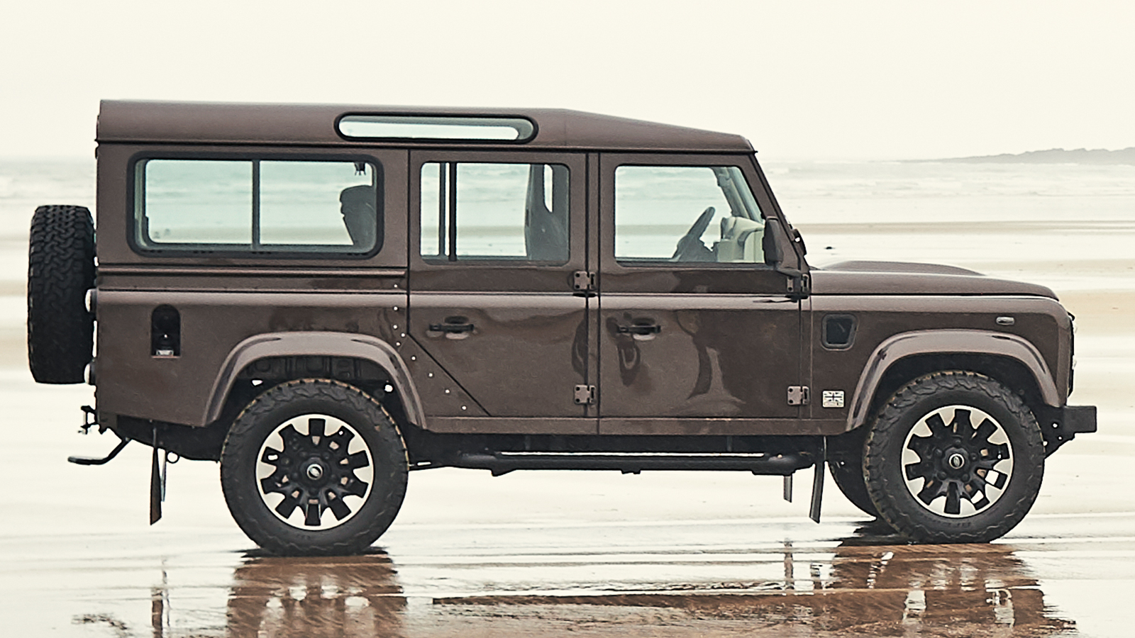 Land Rover Defender V 8 Classic Restomod 14