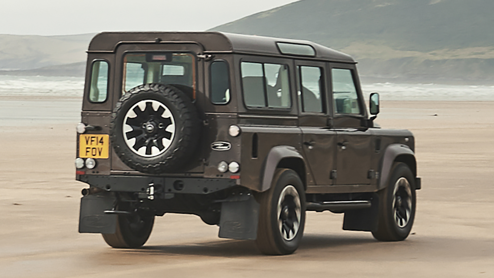 Land Rover Defender V 8 Classic Restomod 11