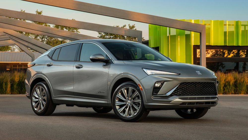 2025 buick envista avenir front three quarters