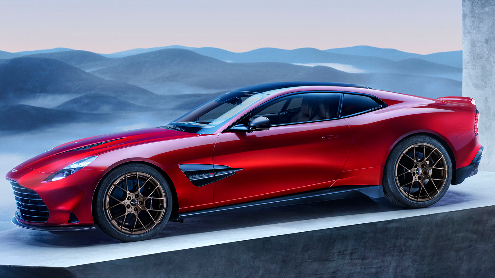 2025 Aston Martin Vanquish V 12 GT 26