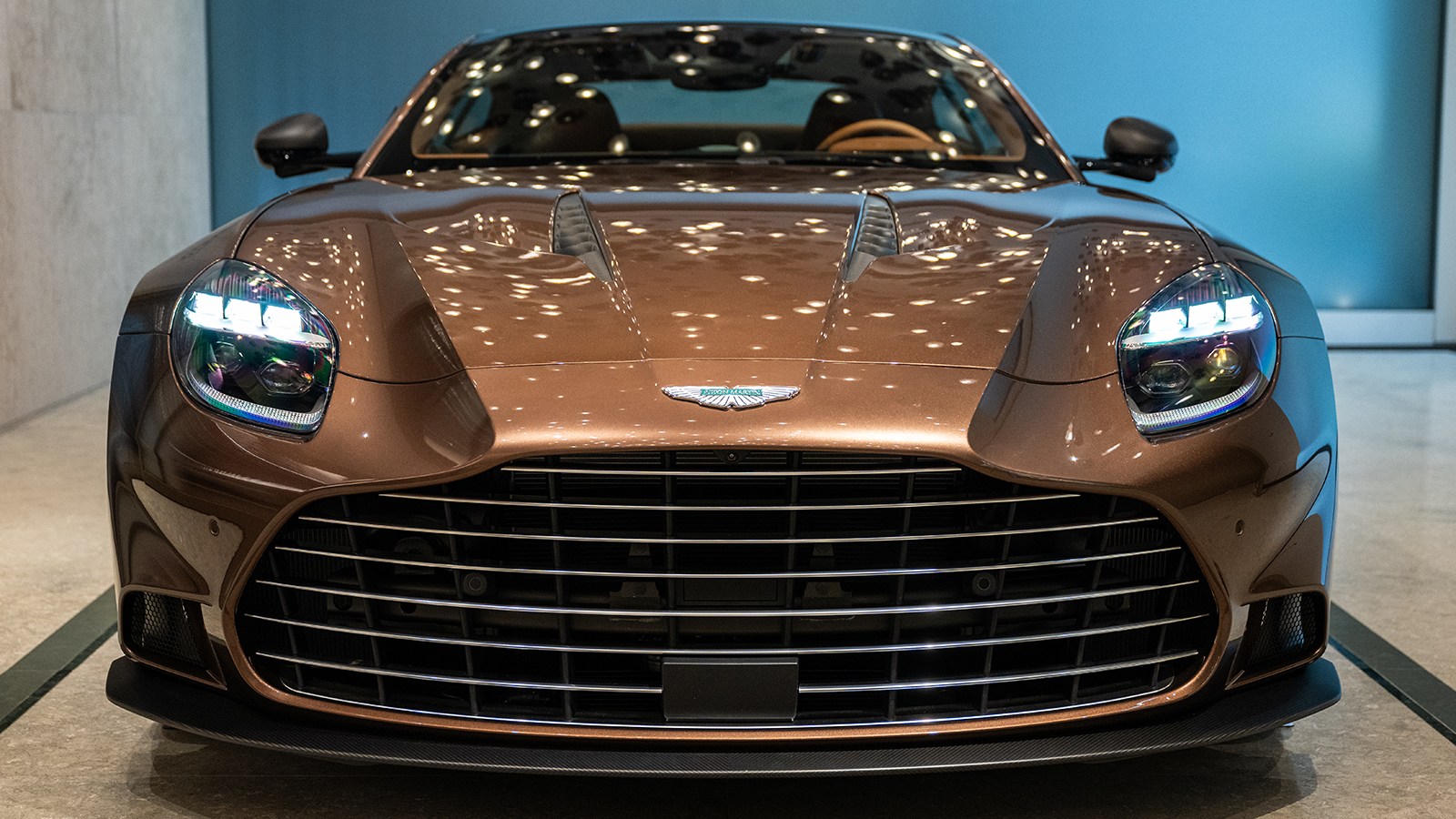 2025 Aston Martin Vanquish V 12 GT 40