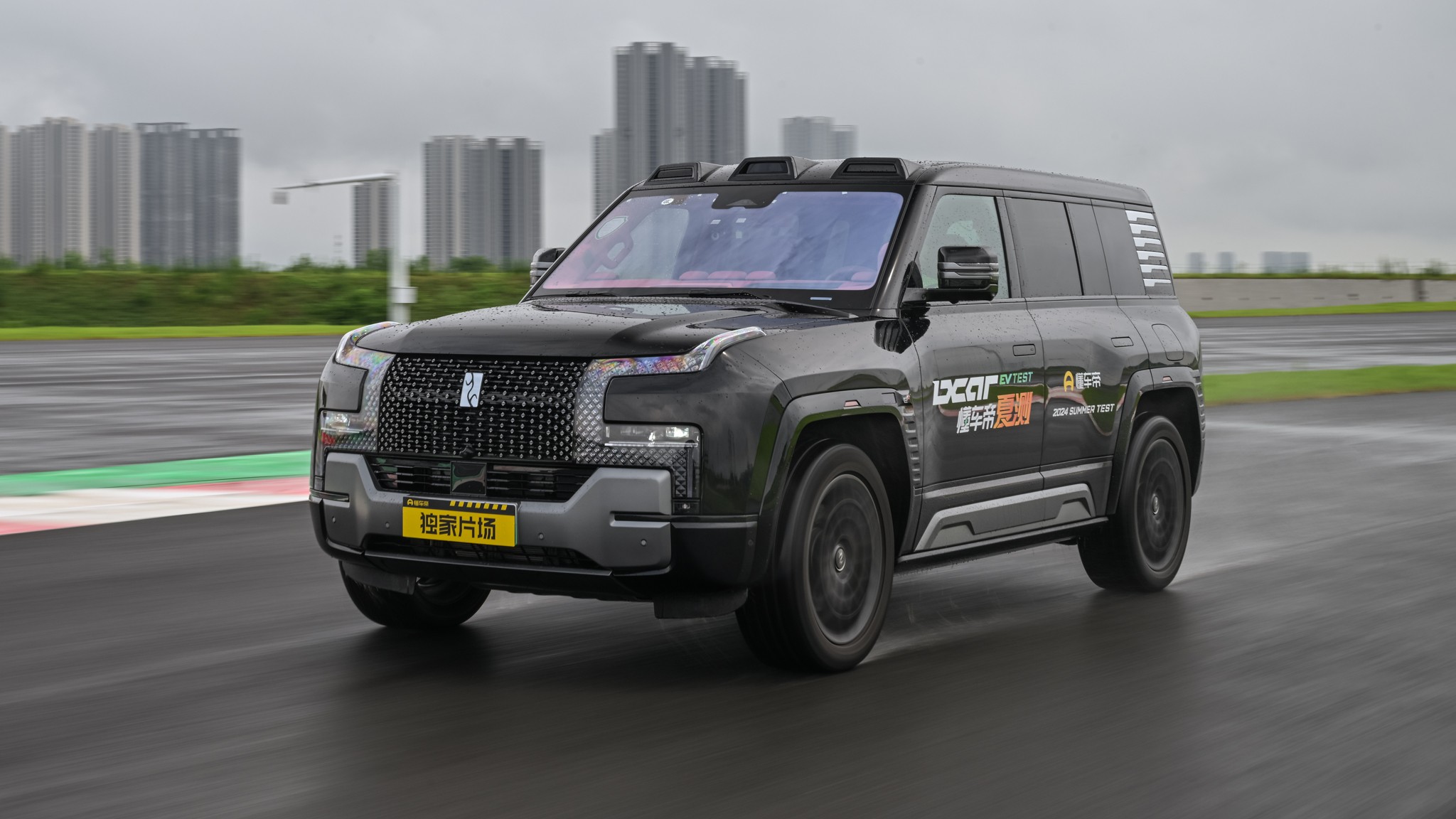 Lead 2024 Yangwang U8