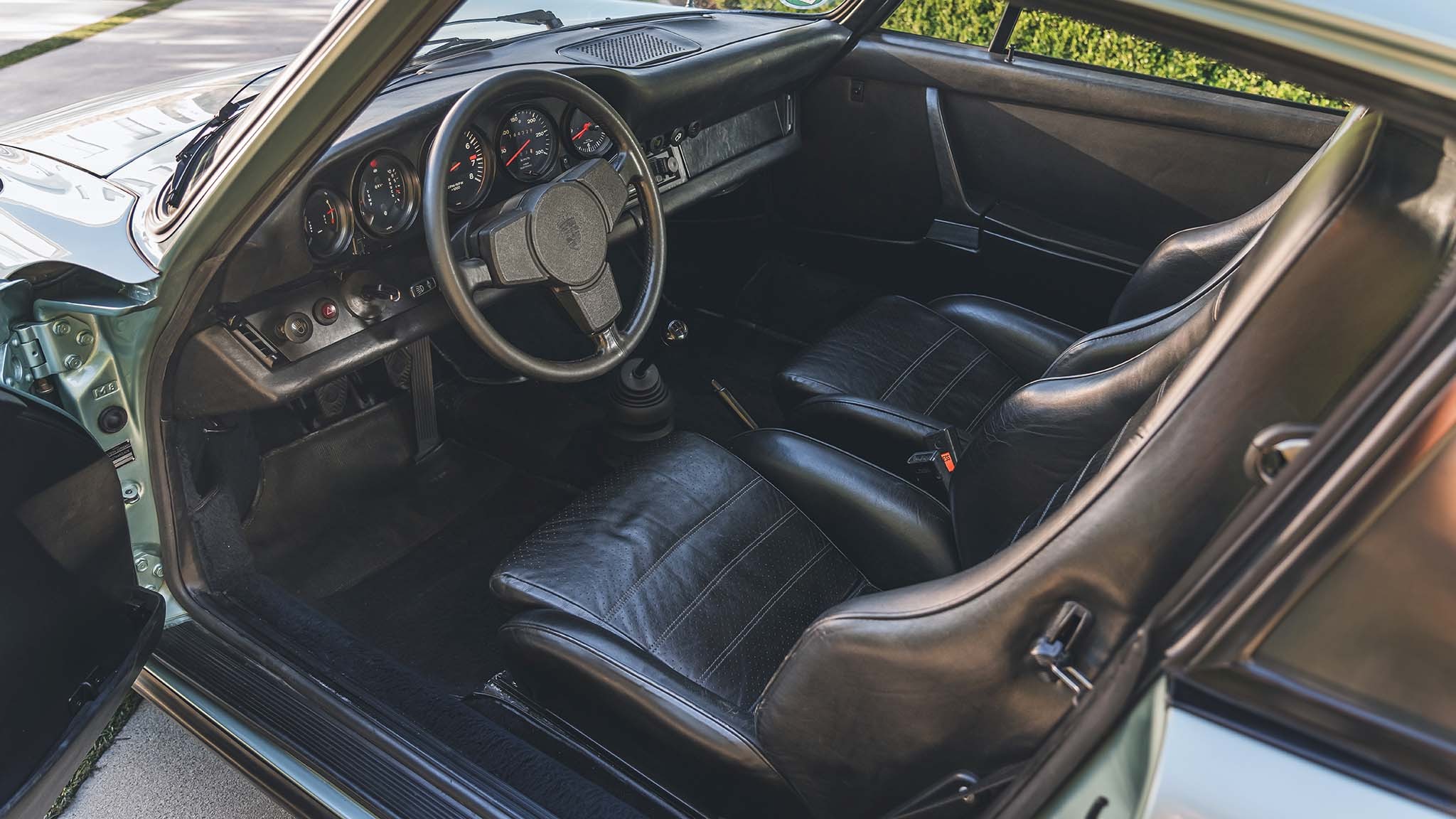 1975 Porsce 930 Interior 01