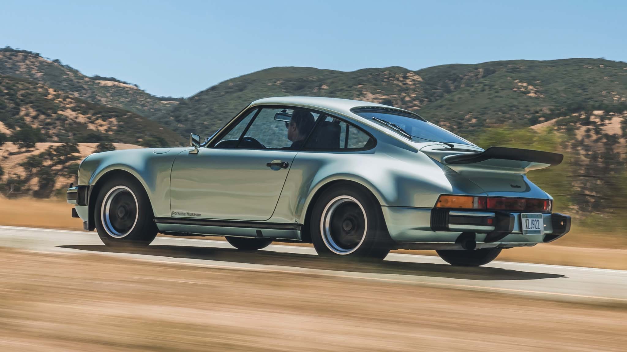 1975 Porsce 930 Side 01