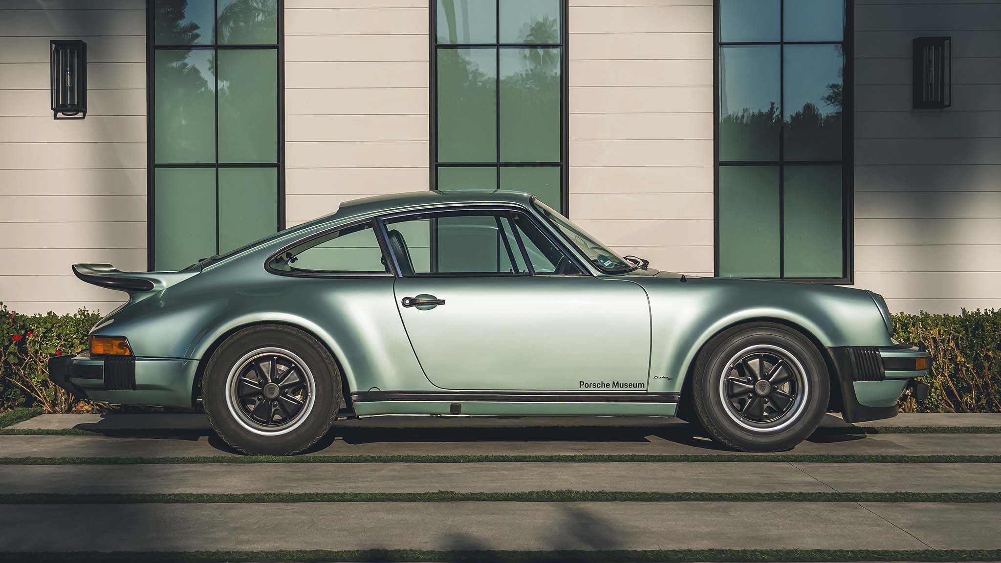 1975 Porsce 930 Side 03