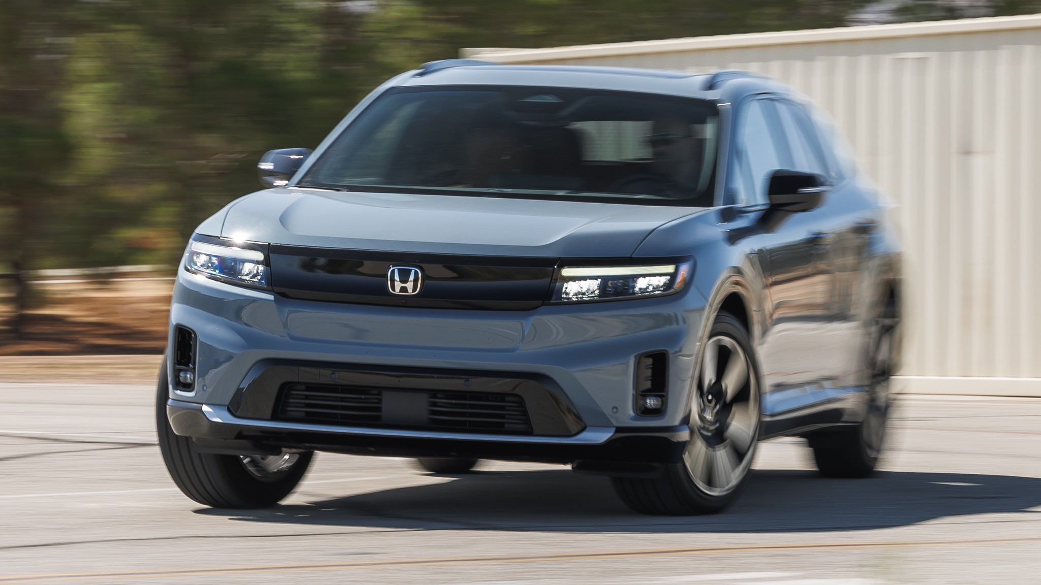 001 2024 Honda Prologue AWD Elite Front Quarter Motion