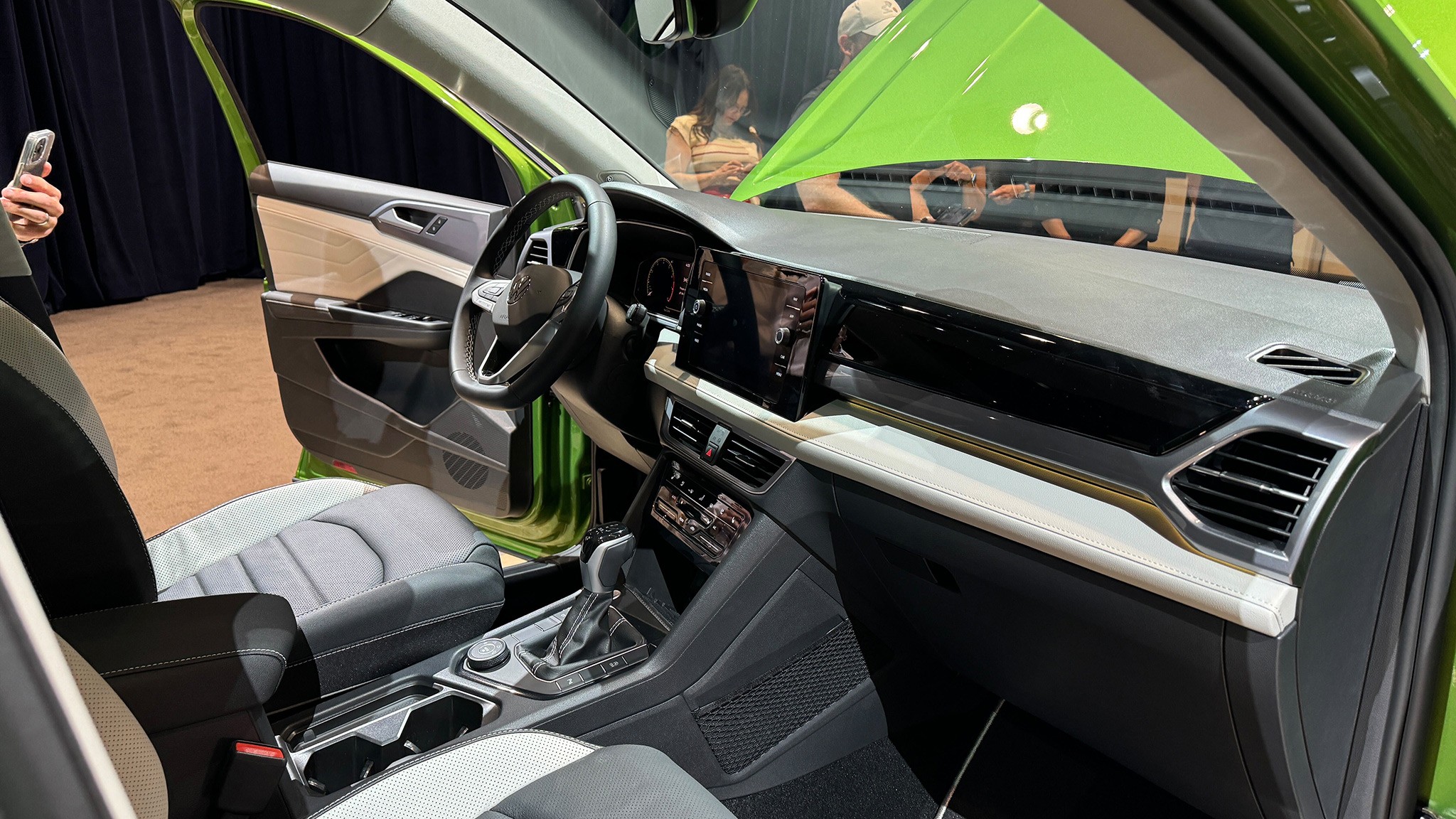 2025 Volkswagen Taos 25