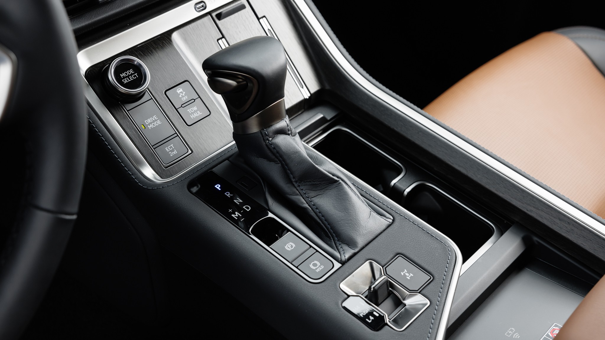 010 2024 Lexus GX 550 Luxury center console