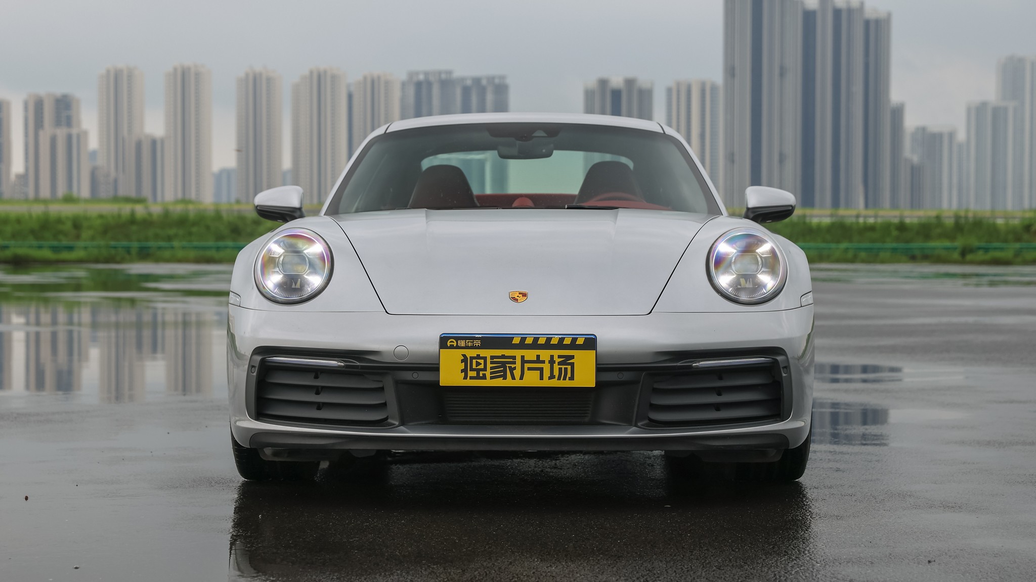 10 2024 Porsche 911 front view