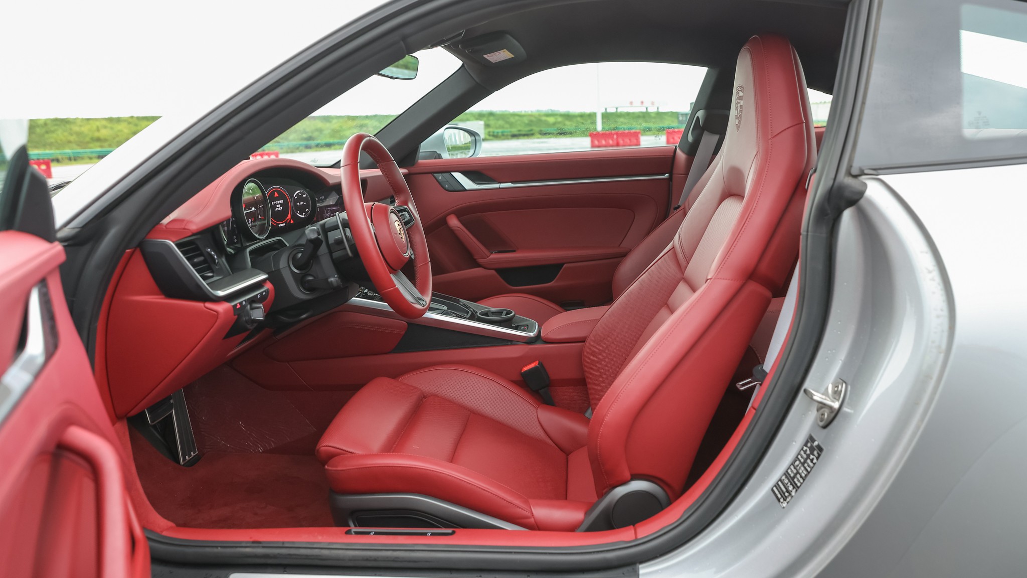 11 2024 Porsche 911 front seat