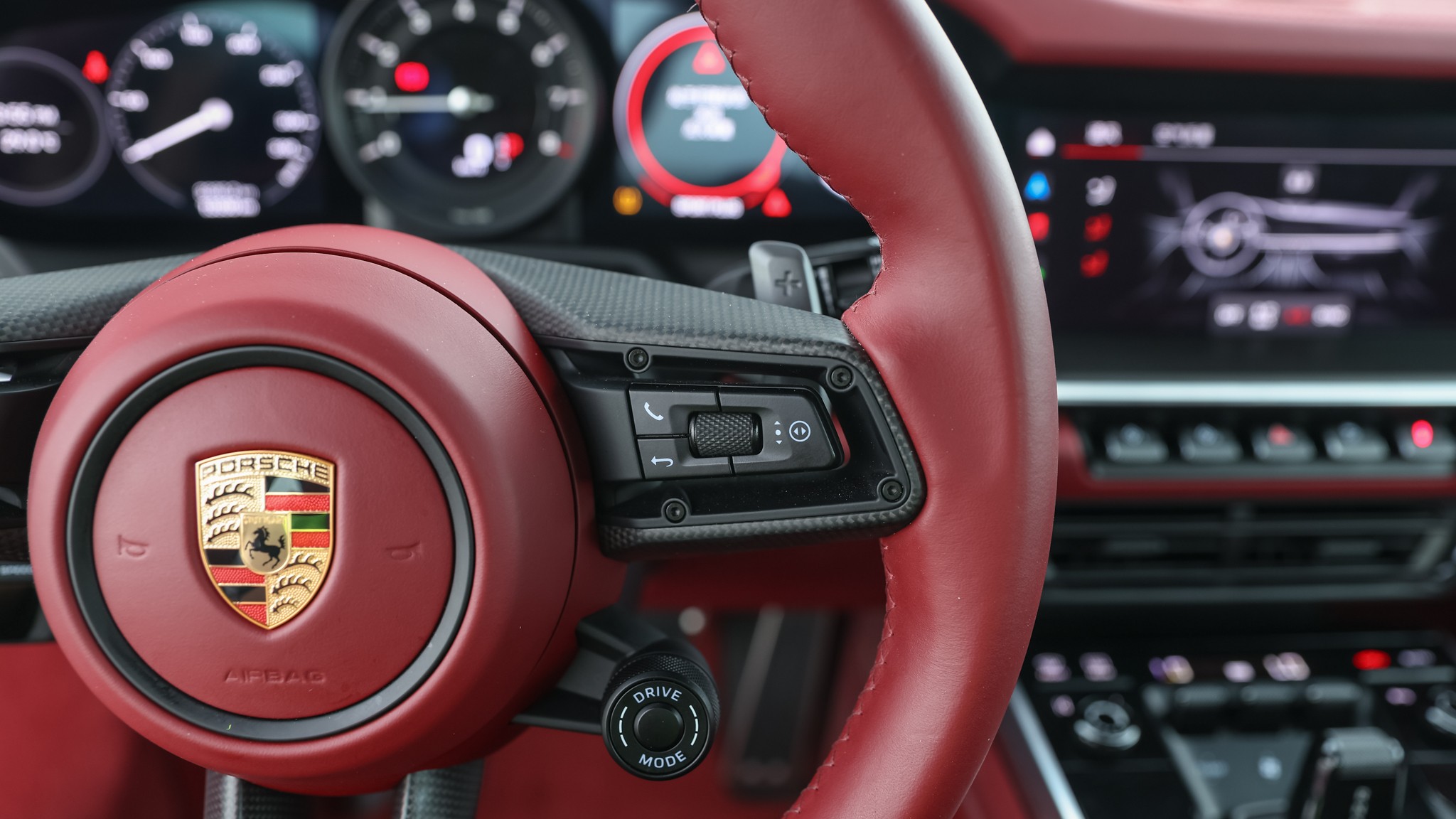 19 2024 Porsche 911 steering wheel