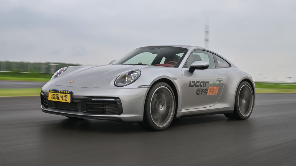 Lead 2024 Porsche 911