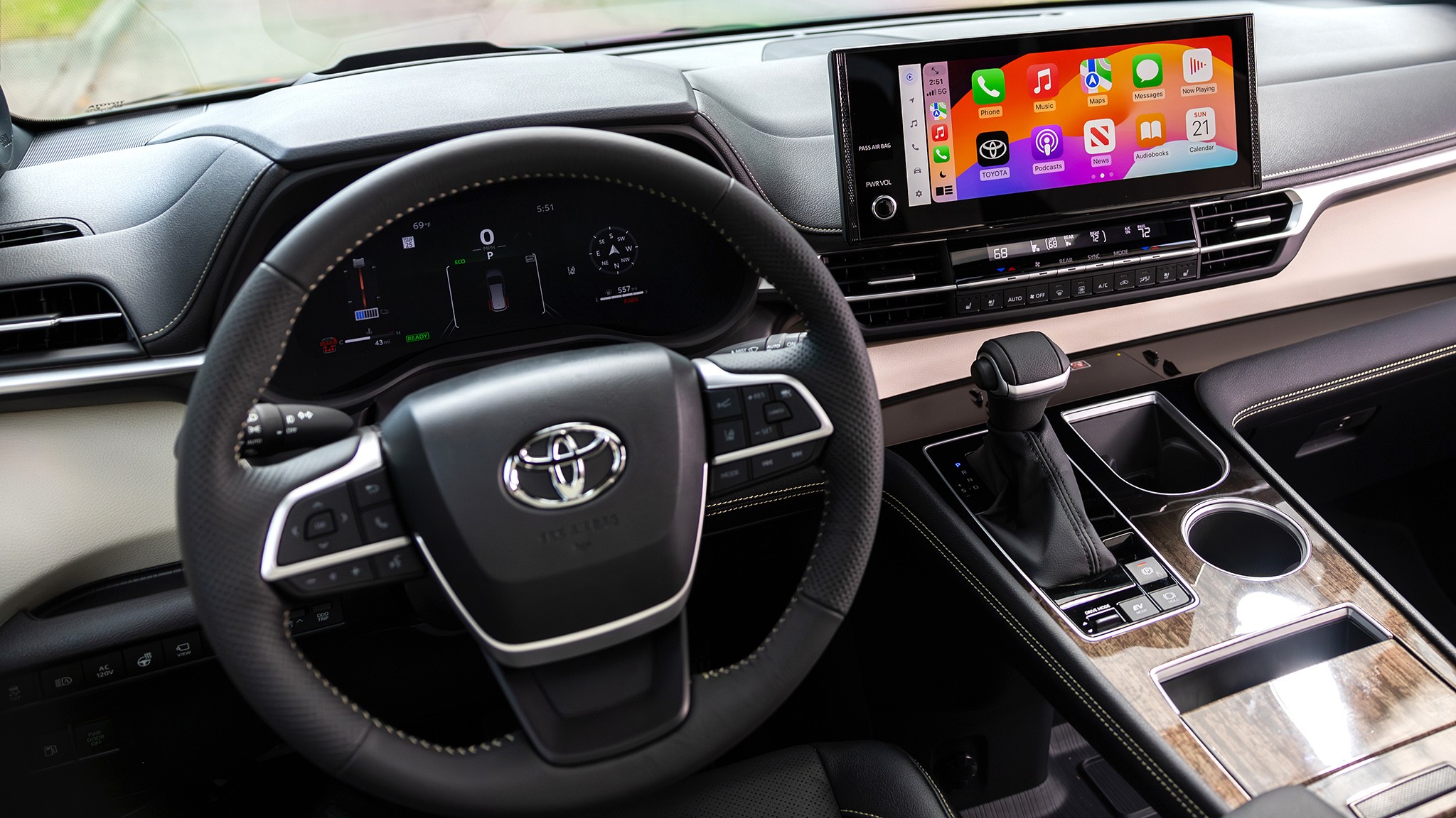 6 2025 Toyota Sienna Platinum interior