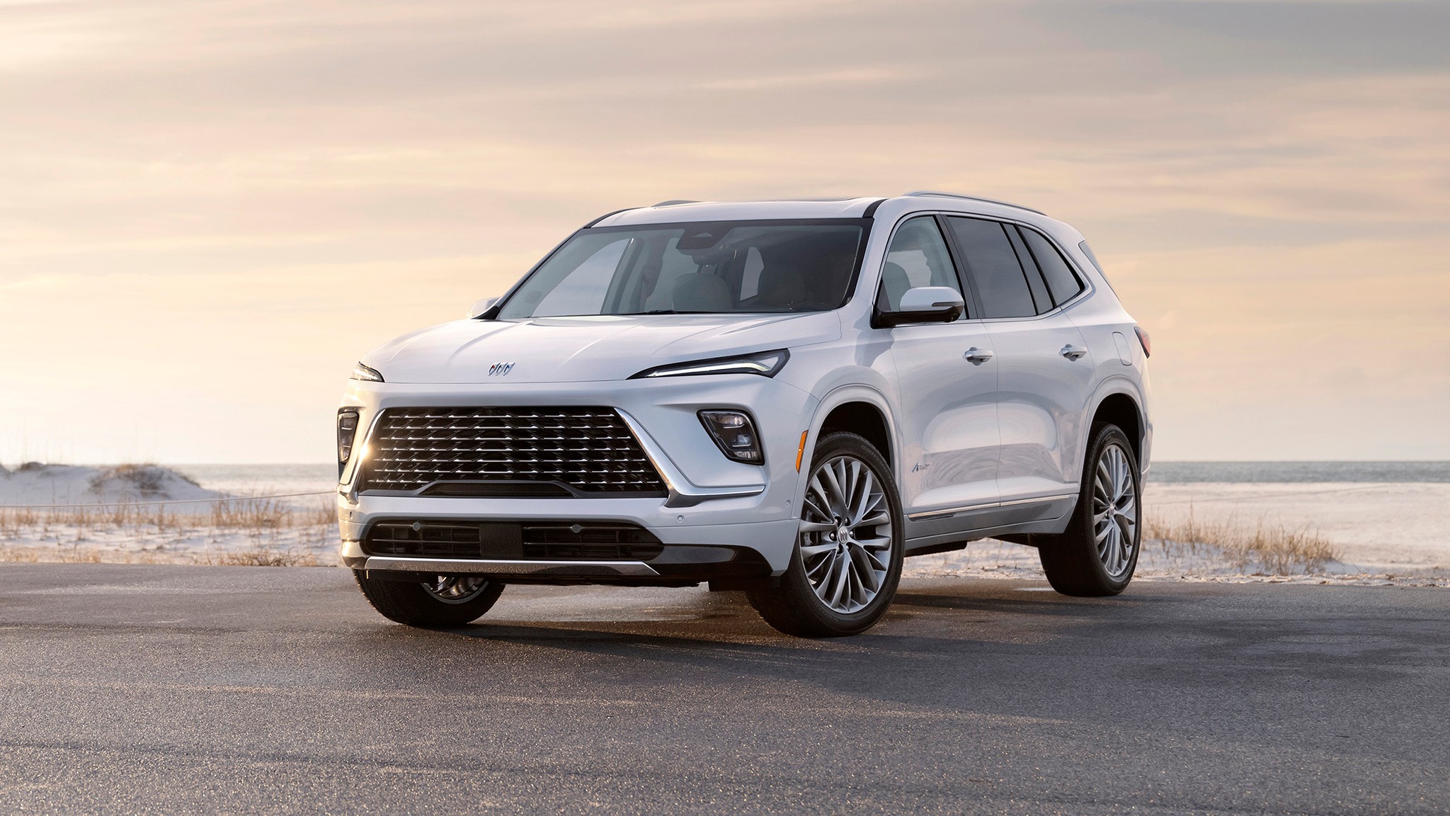 1 2025 Buick Enclave Avenir front view