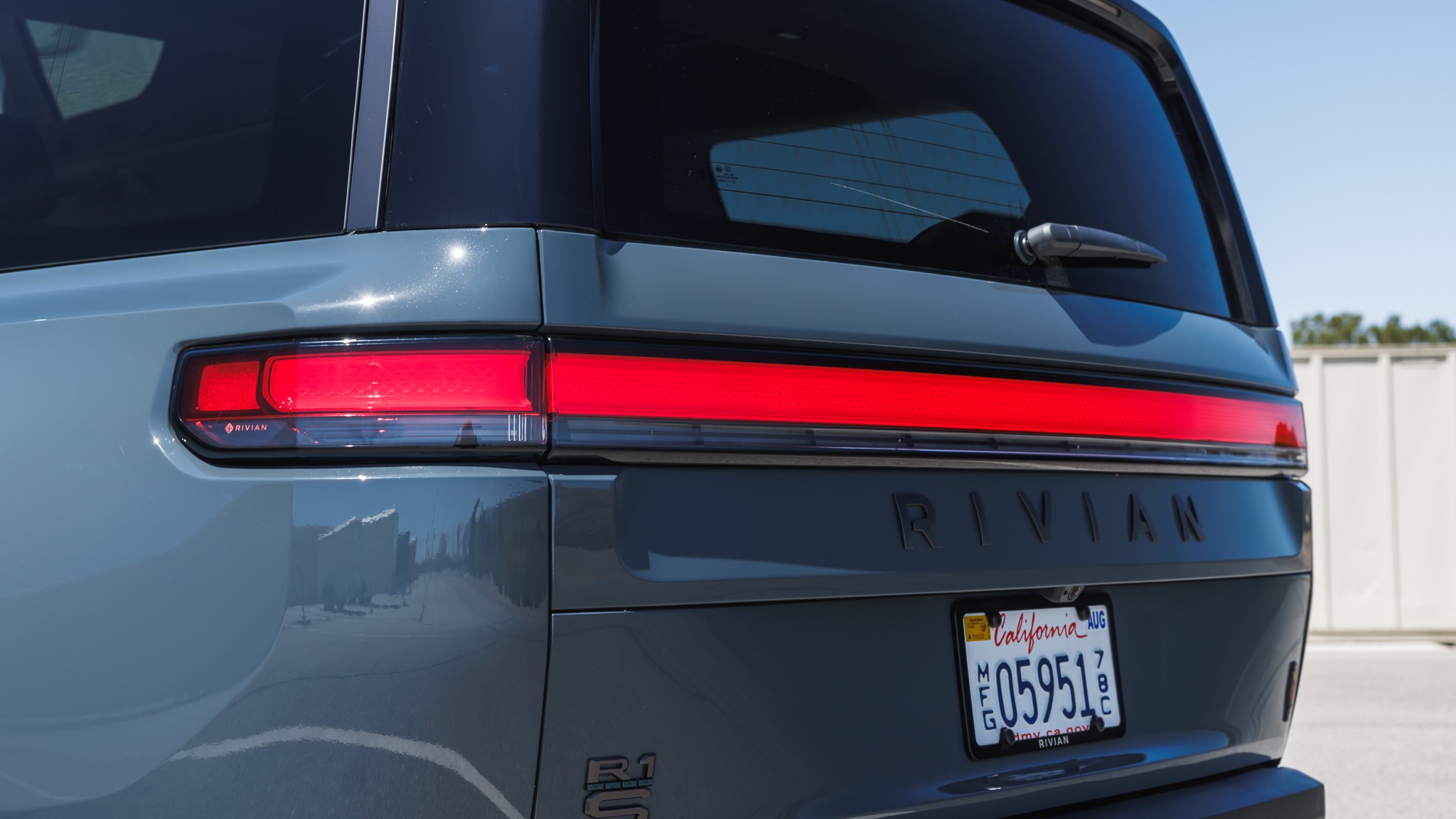 009 2025 Rivian R1S Quad Max