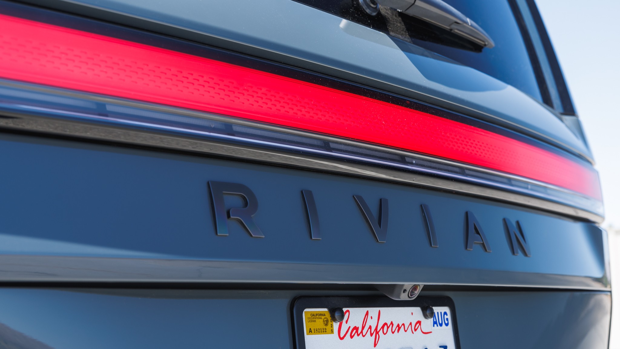 011 2025 Rivian R1S Quad Max