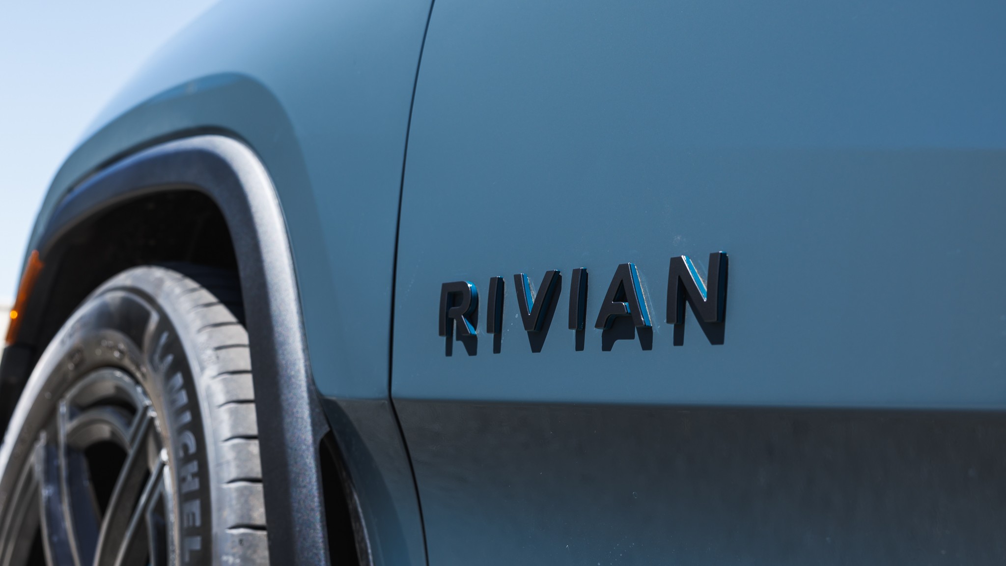 012 2025 Rivian R1S Quad Max