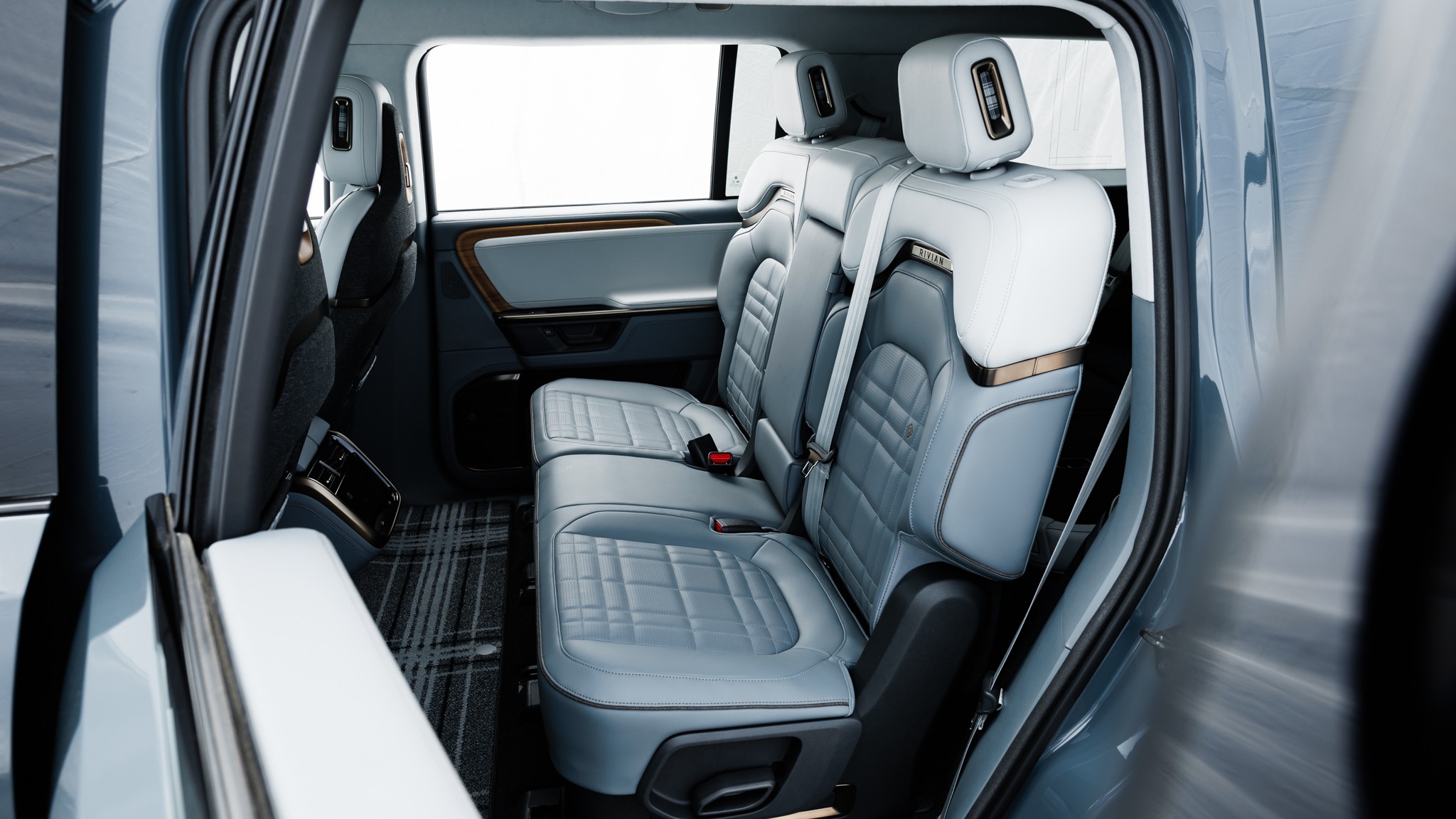 015 2025 Rivian R1S Quad Max rear seats