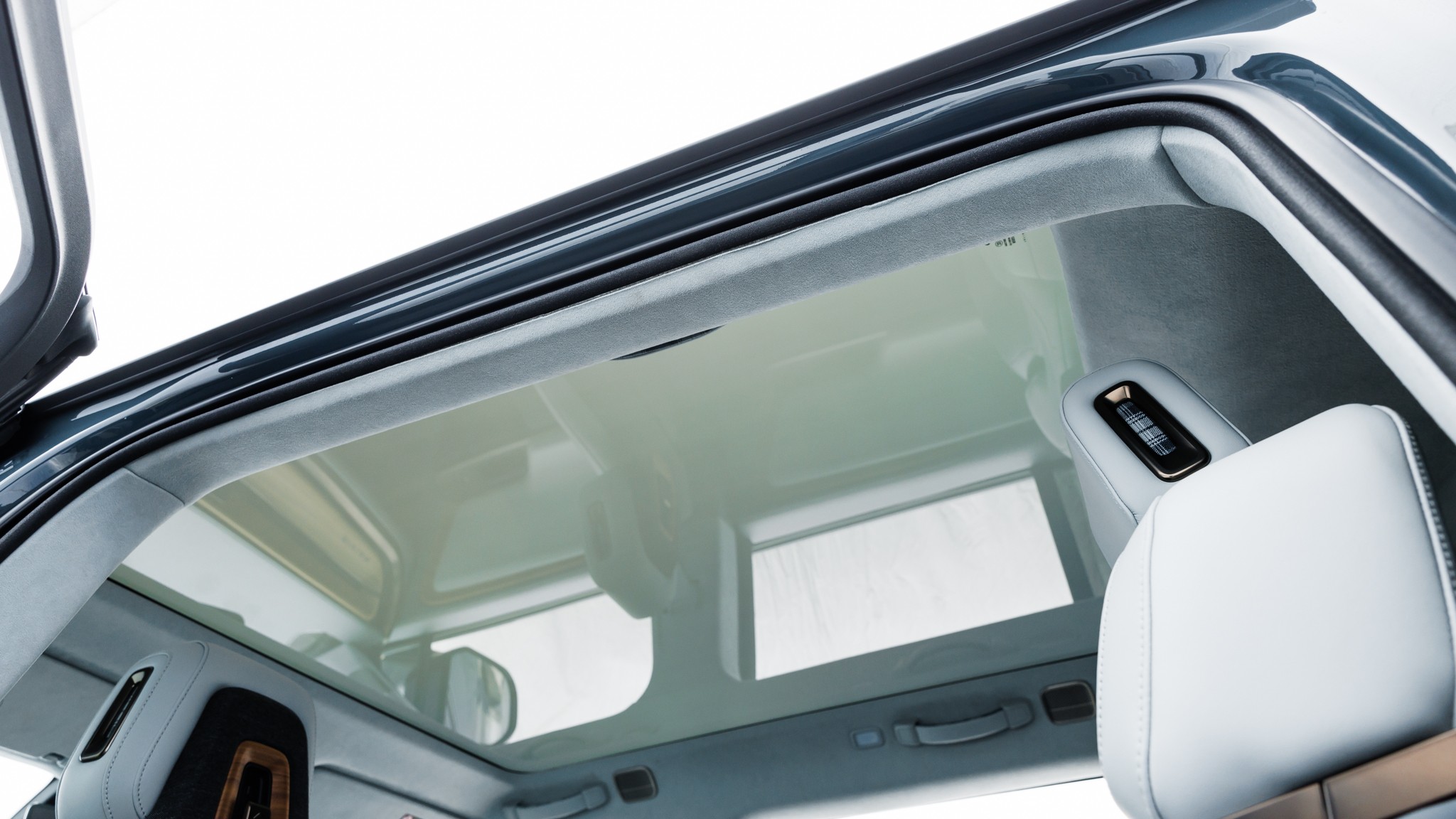 017 2025 Rivian R1S Quad Max