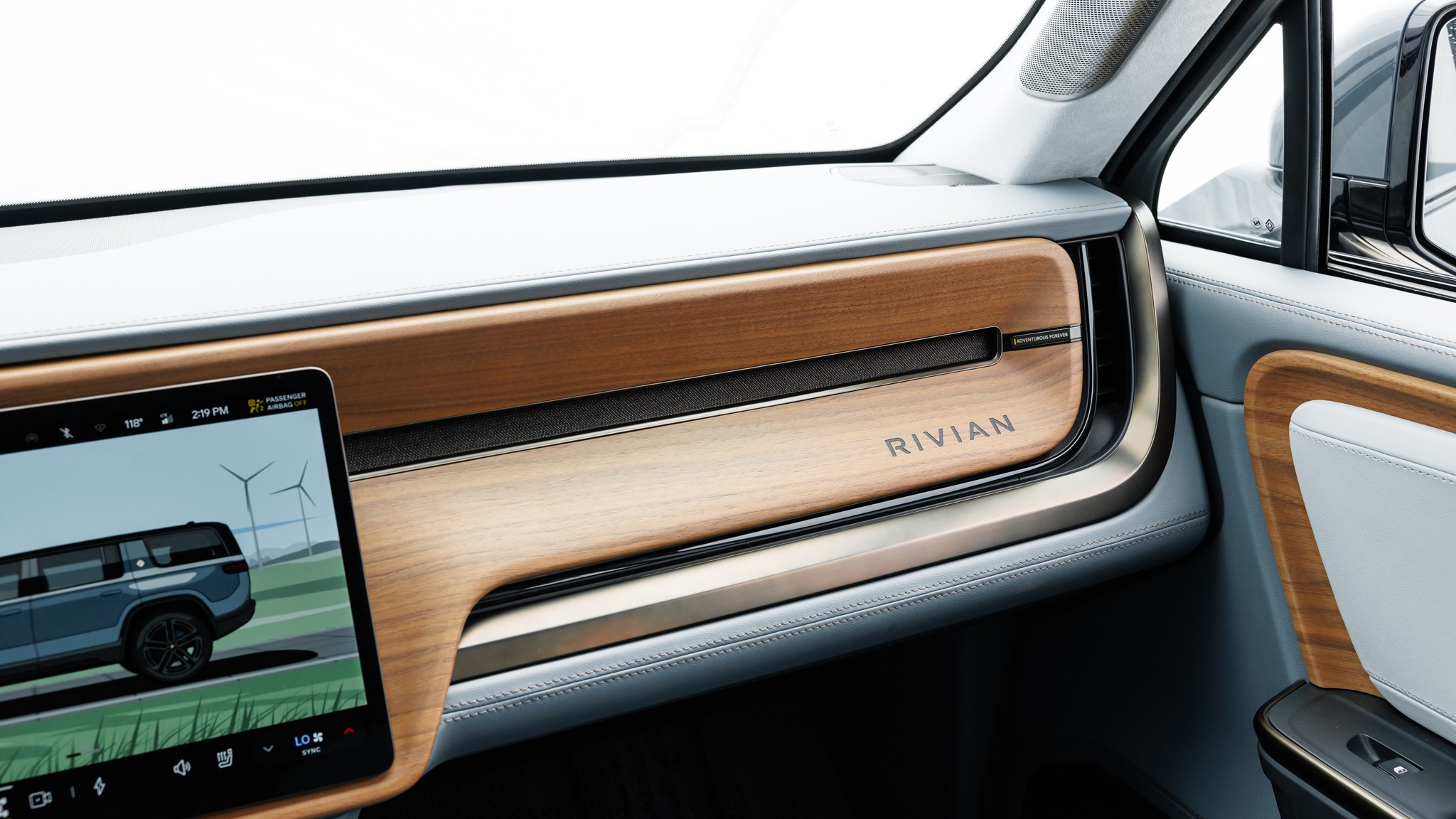 019 2025 Rivian R1S Quad Max