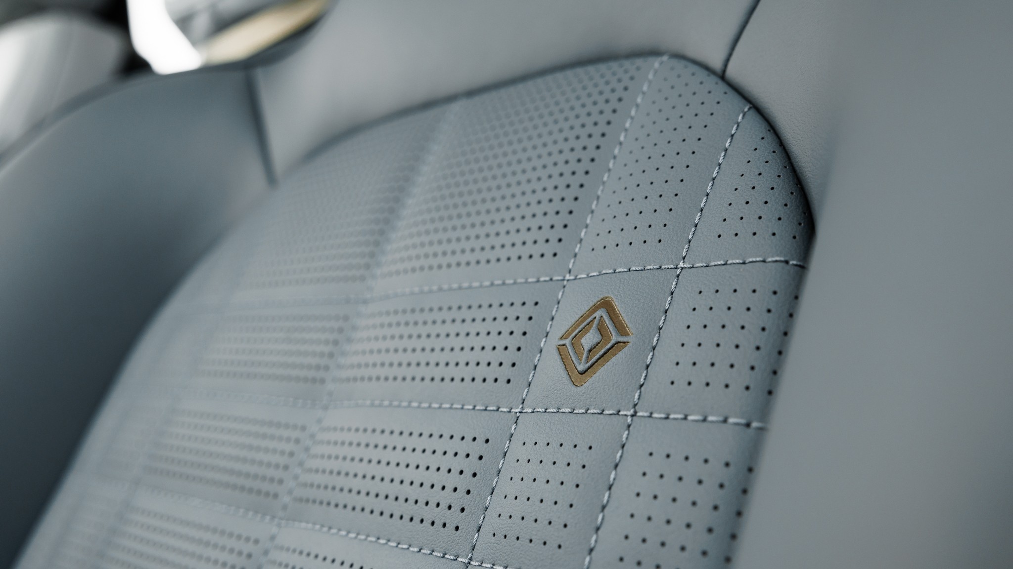 022 2025 Rivian R1S Quad Max seats