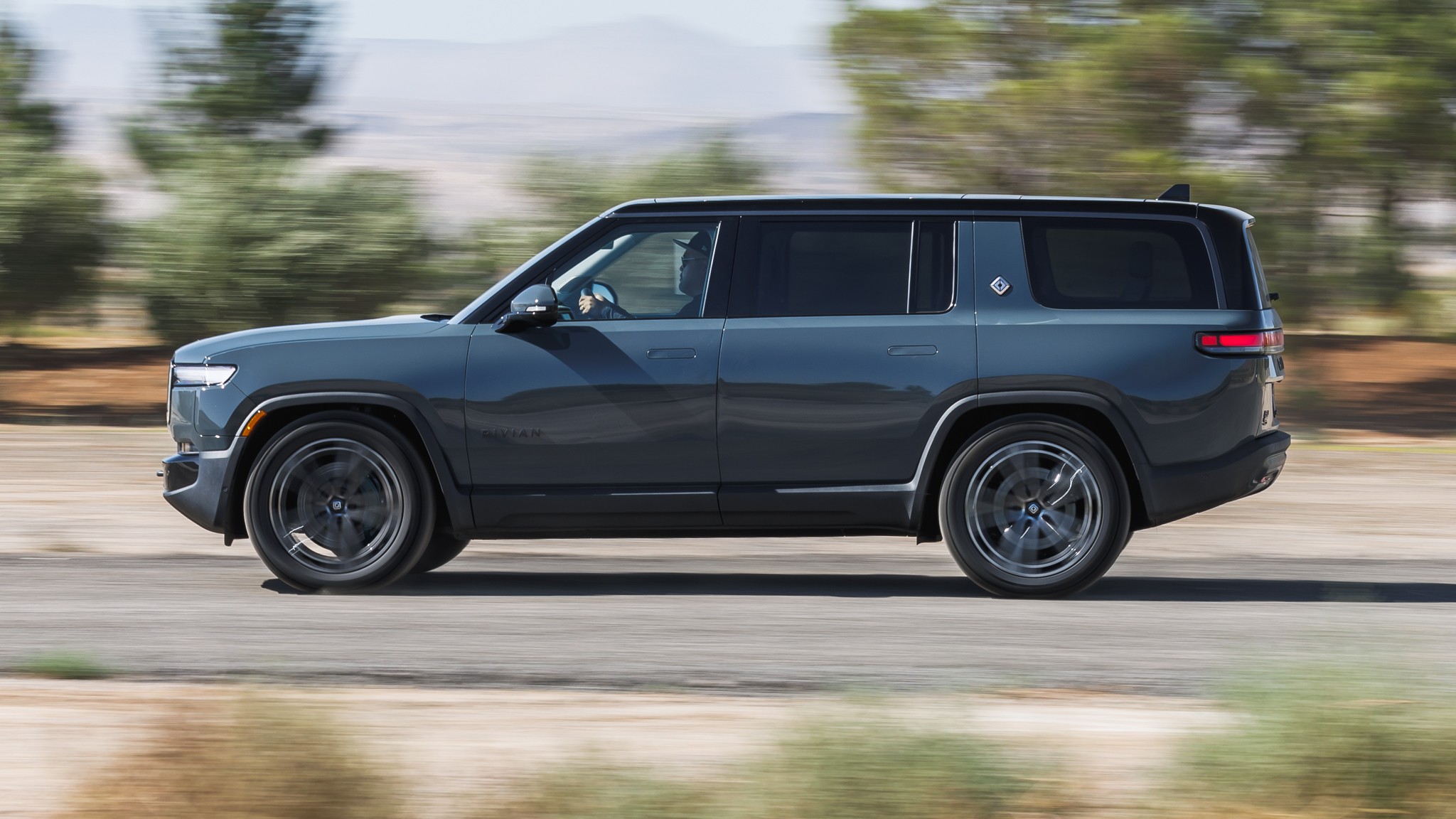 023 2025 Rivian R1S Quad Max