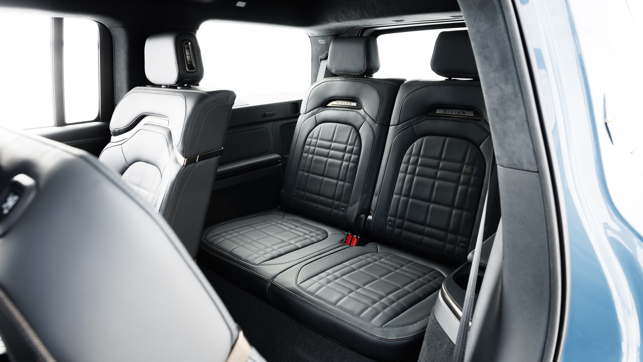 007 2025 Rivian R1S Tri Max third row