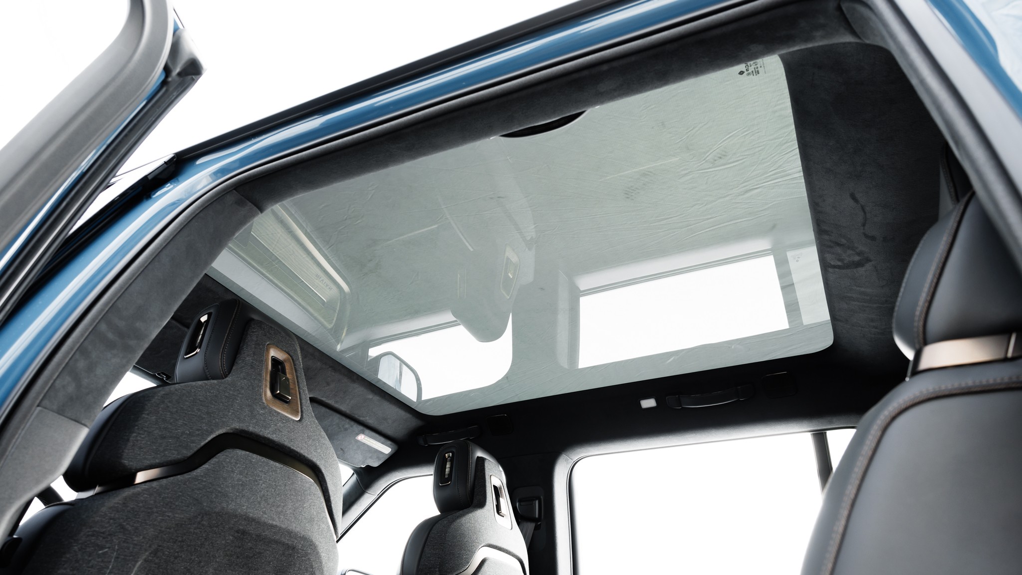 008 2025 Rivian R1S Tri Max sunroof