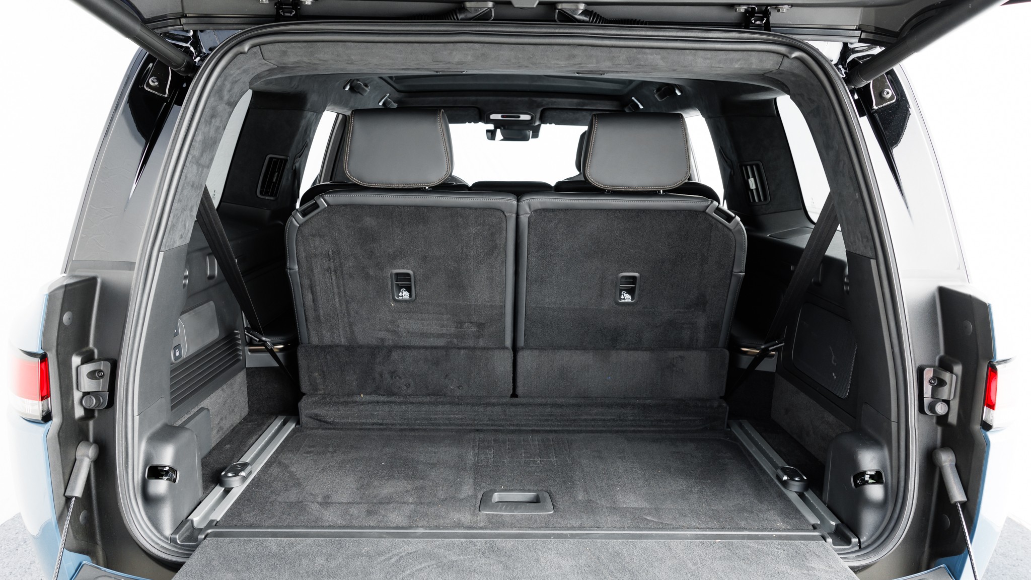 009 2025 Rivian R1S Tri Max trunk