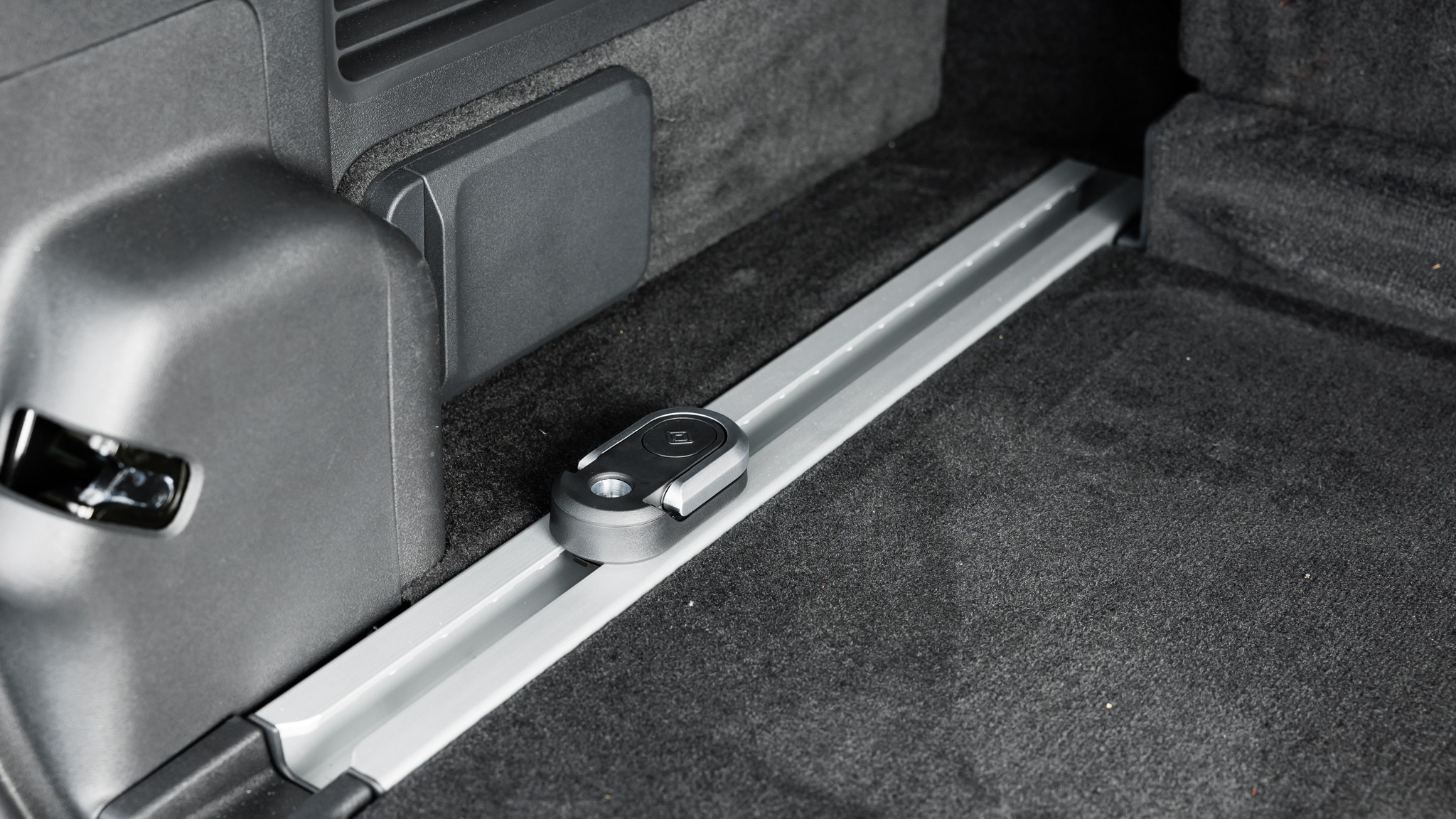 011 2025 Rivian R1S Tri Max