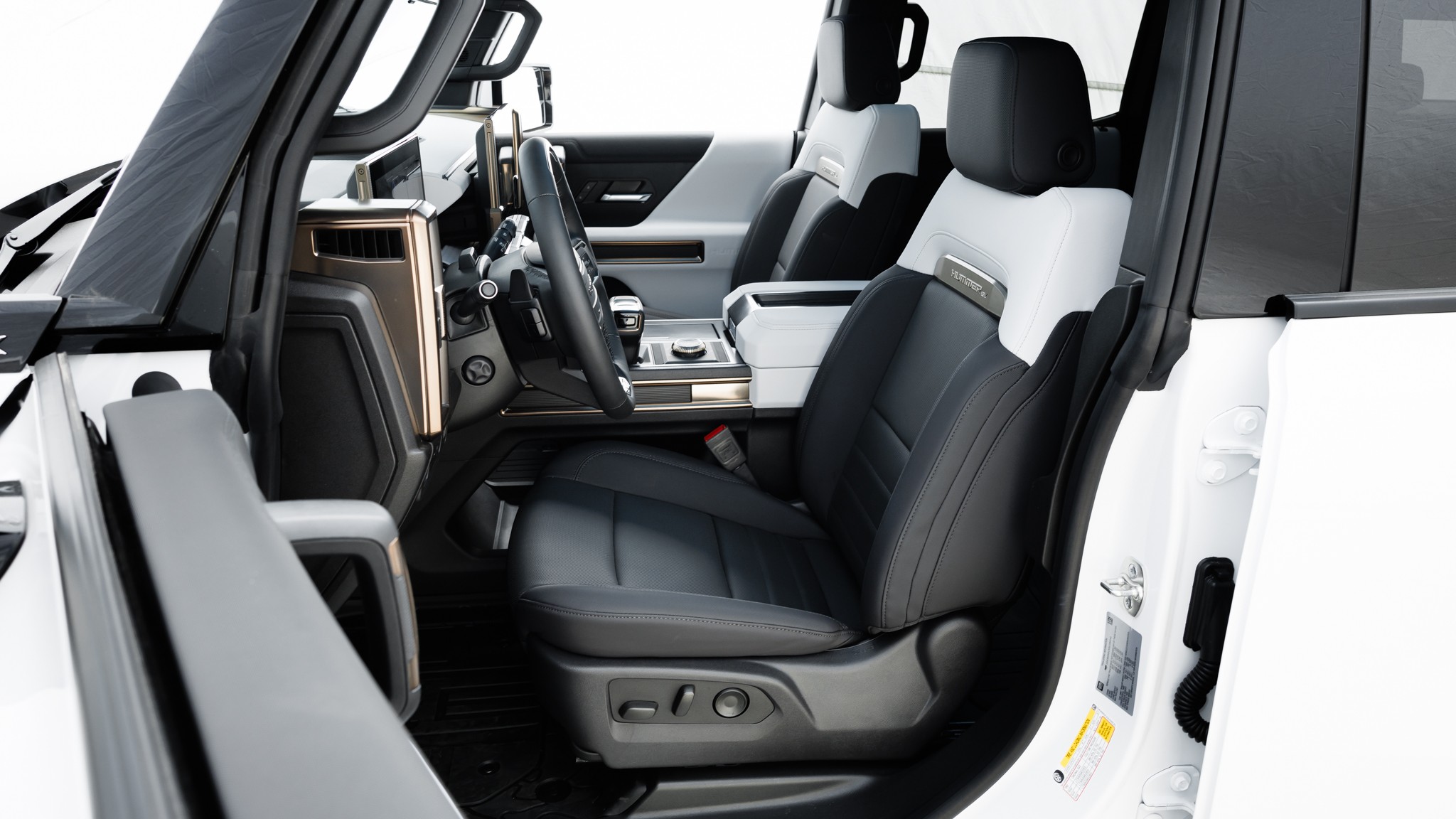 003 2025 GMC Hummer EV Front Seats
