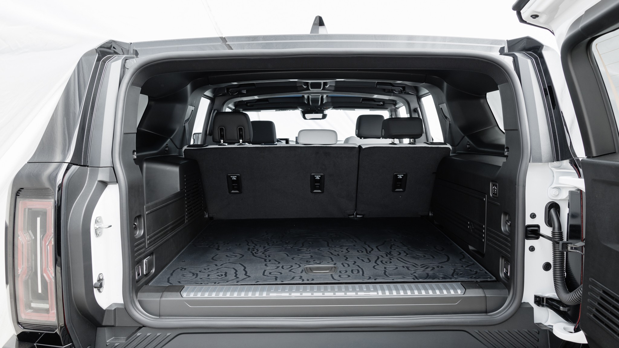 008 2025 GMC Hummer EV trunk