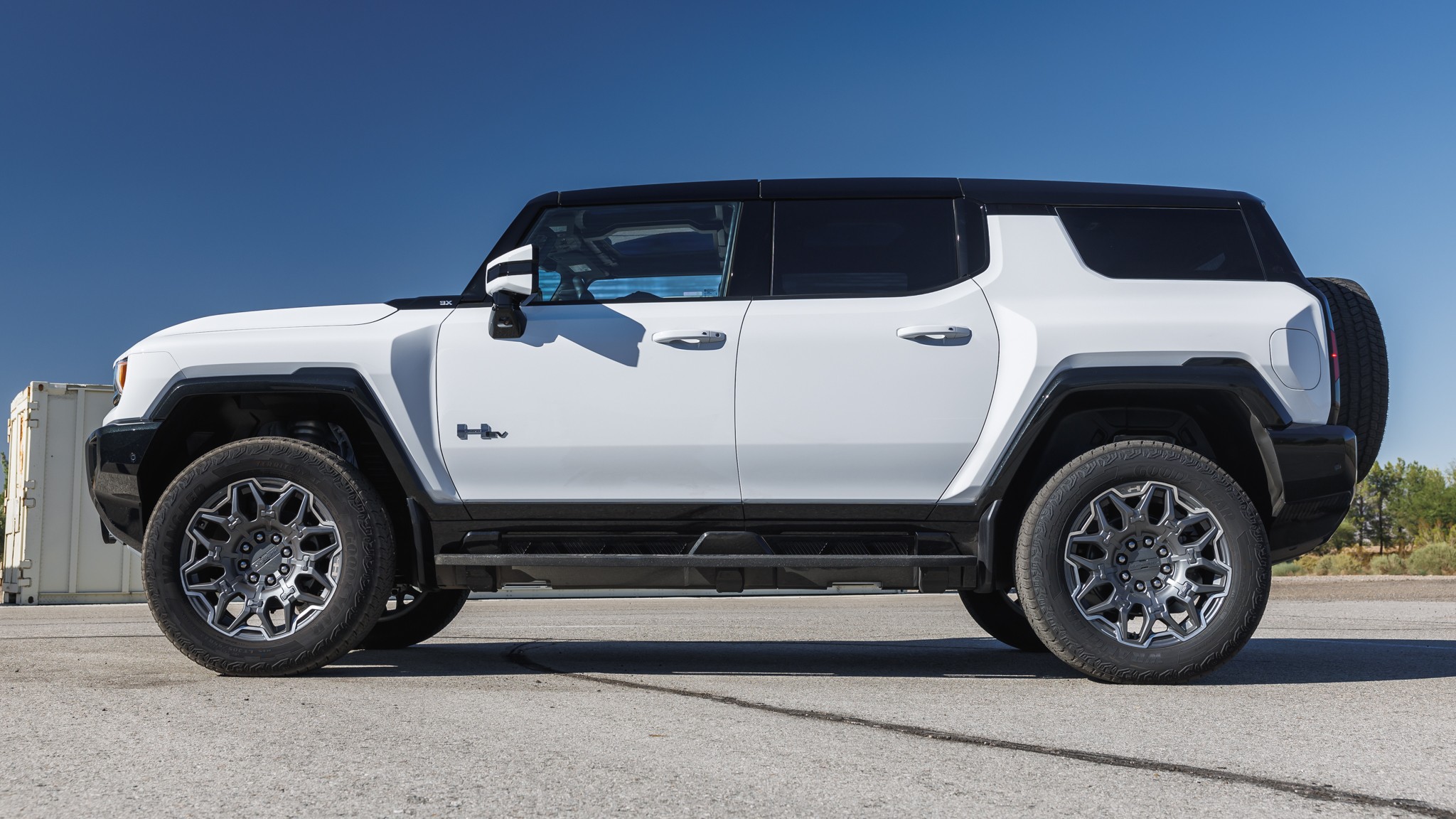 016 2025 GMC Hummer EV side profile