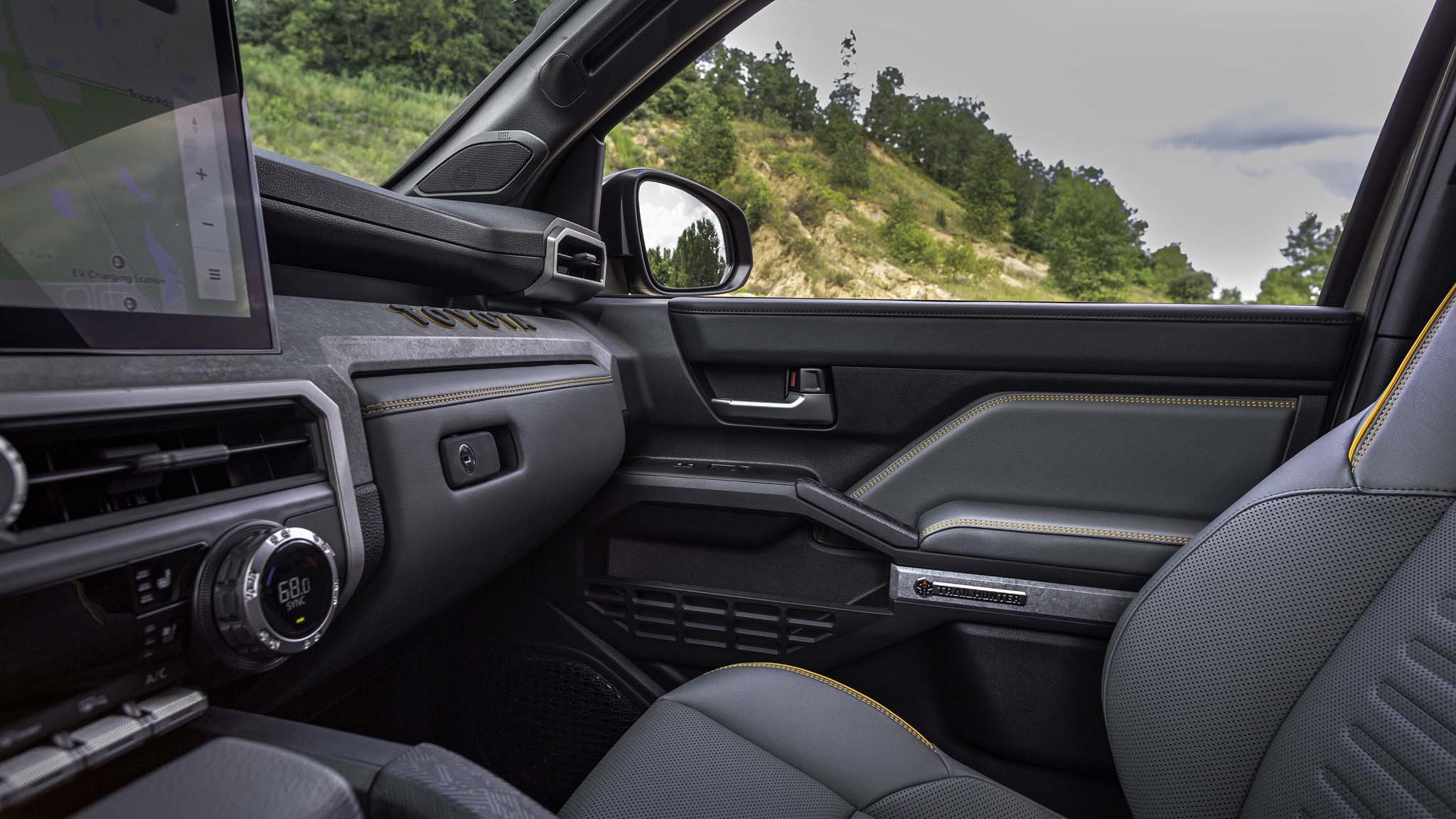 041 2024 Toyota Tacoma Trailhunter