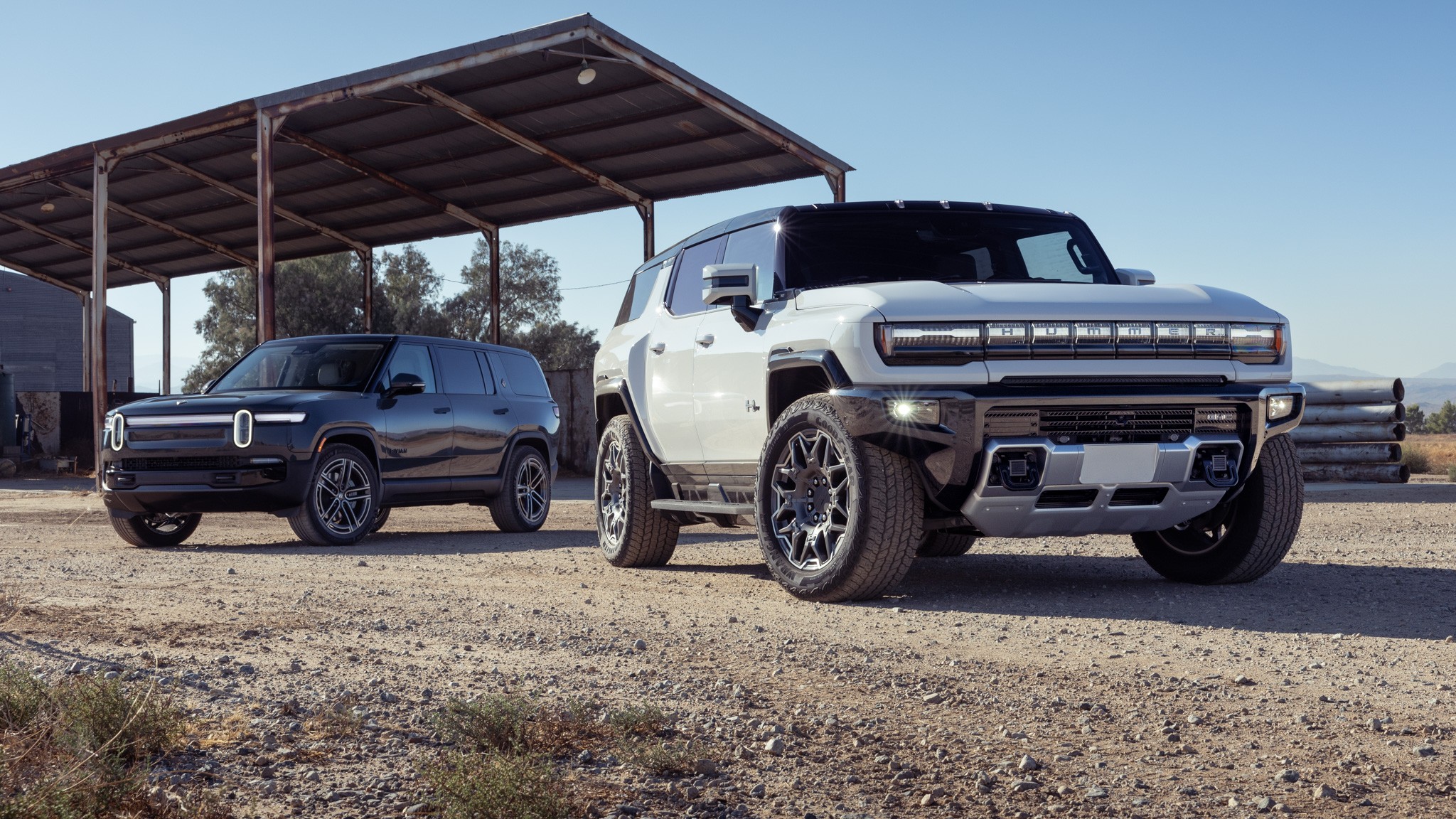 004 2025 Rivian R1S Quad vs Hummer EV