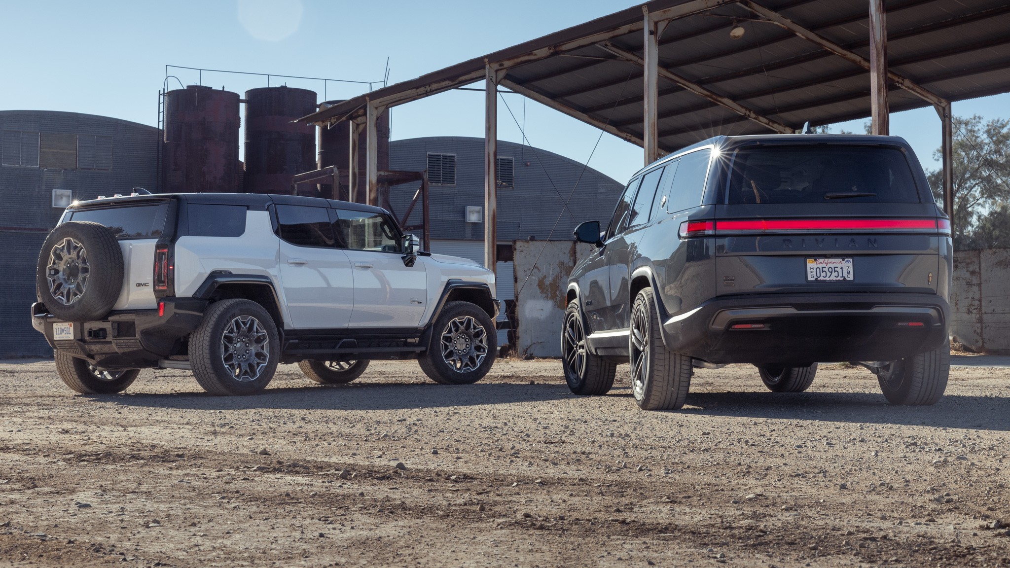005 2025 Rivian R1S Quad vs Hummer EV