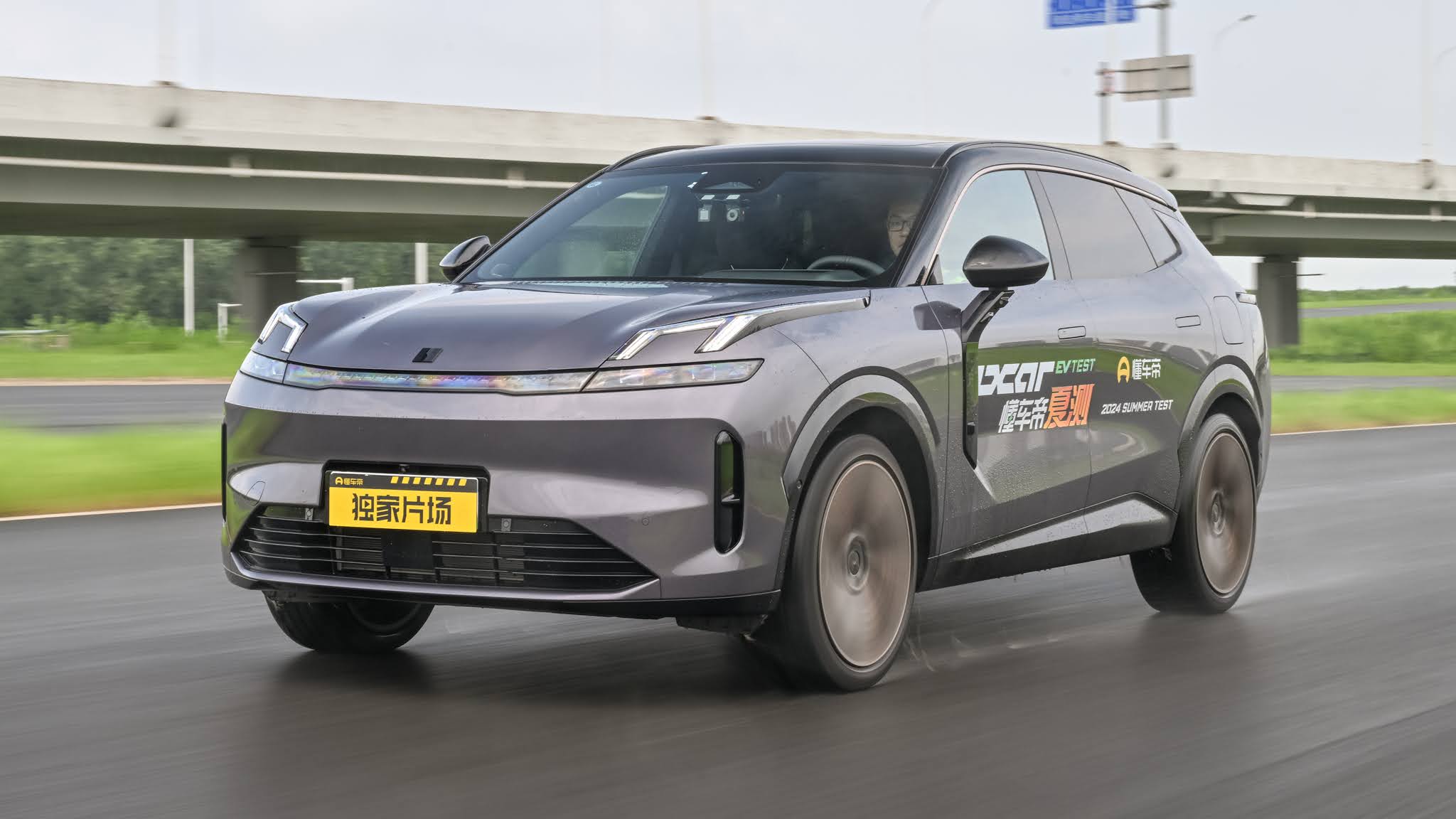 10 2024 Lynk and Co 08