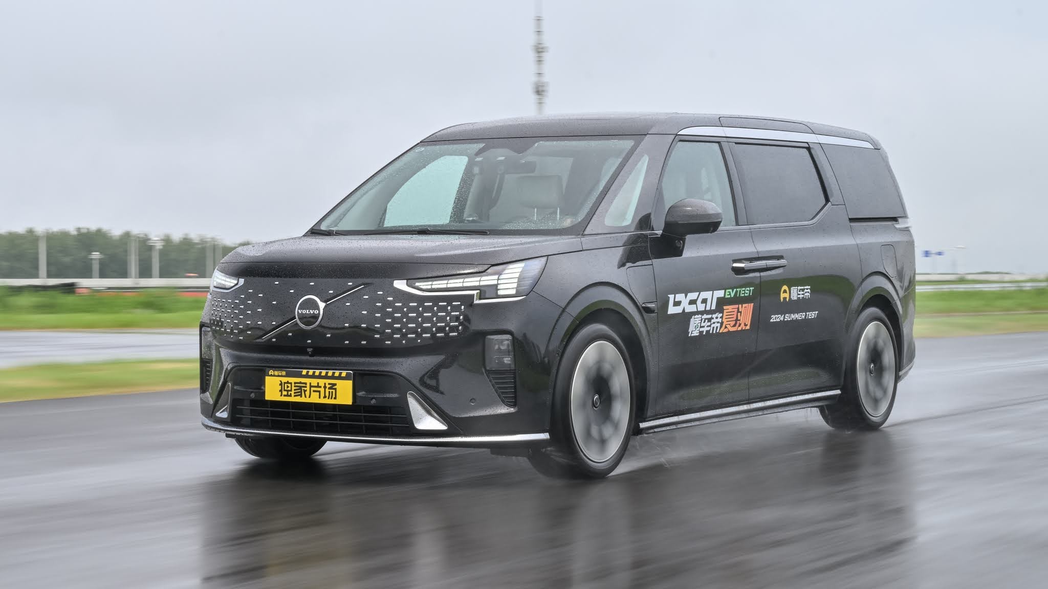 Lead 2024 Volvo EM90